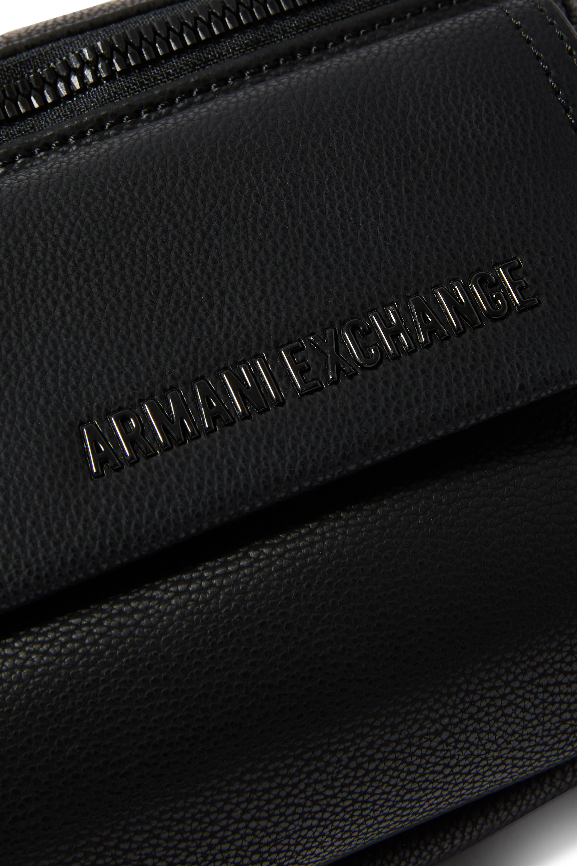 حقيبة خصر بشعار الماركة