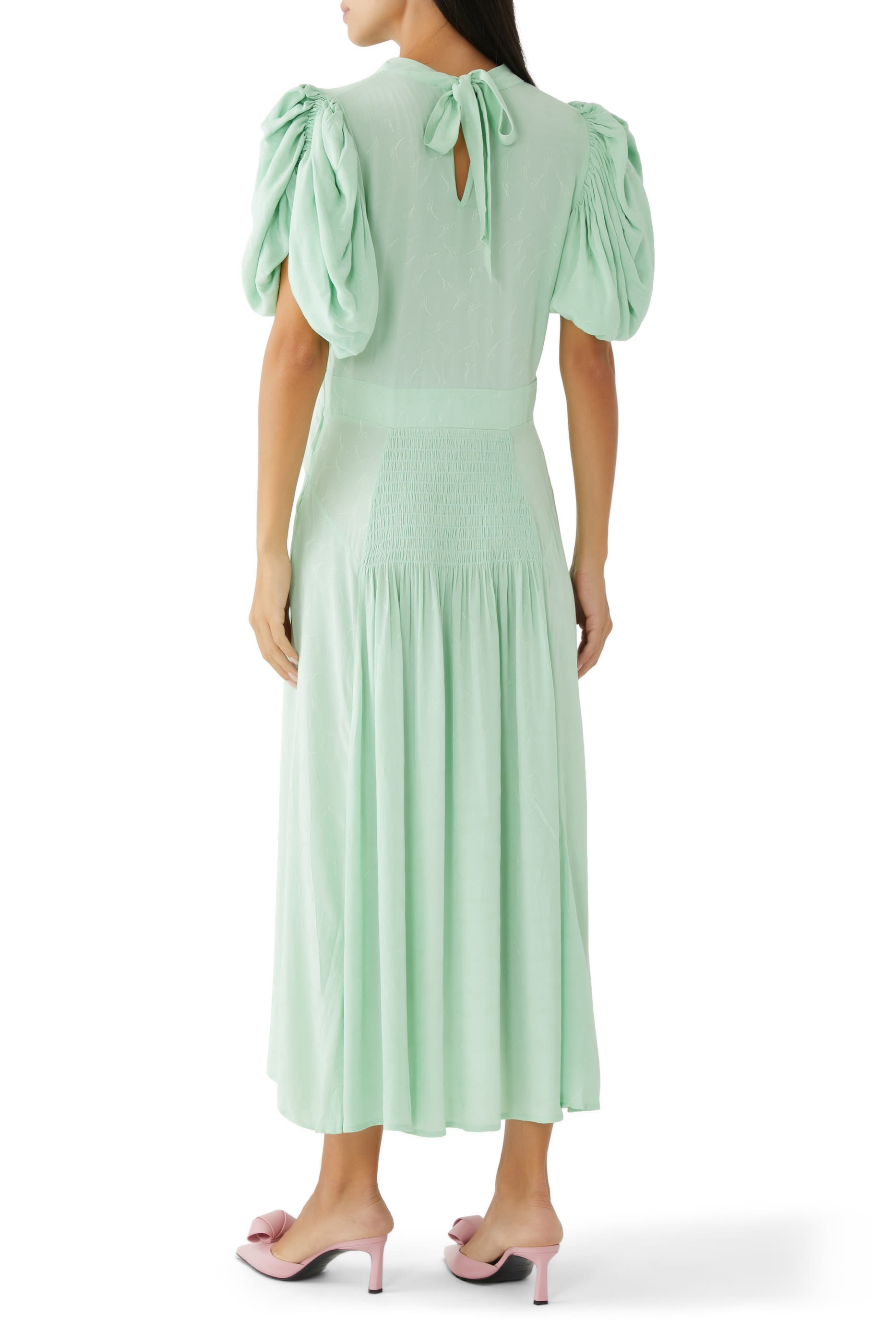 فستان متوسط الطول بأكمام منفوخة