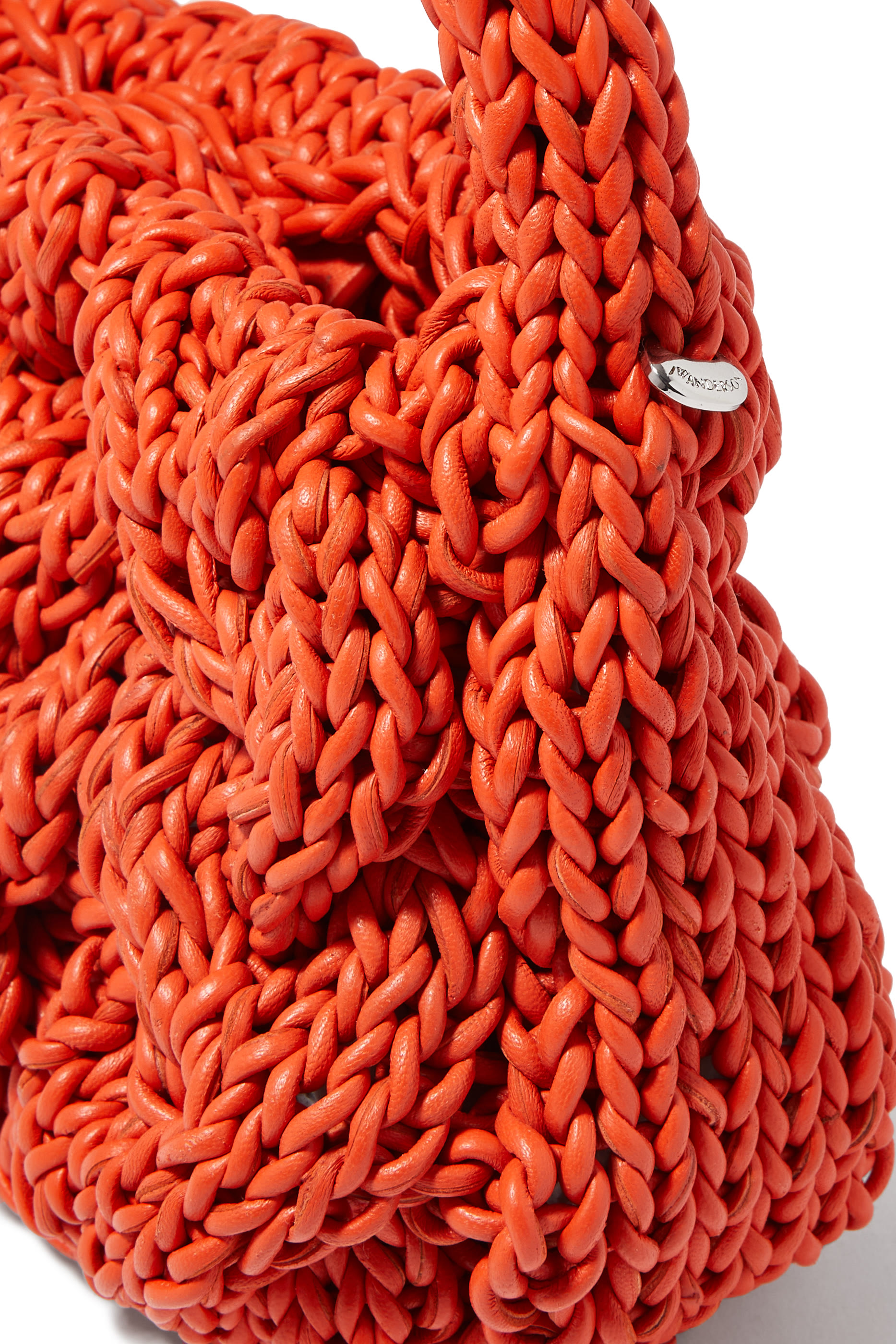 حقيبة صغيرة منسوجة بغرزة الضفيرة