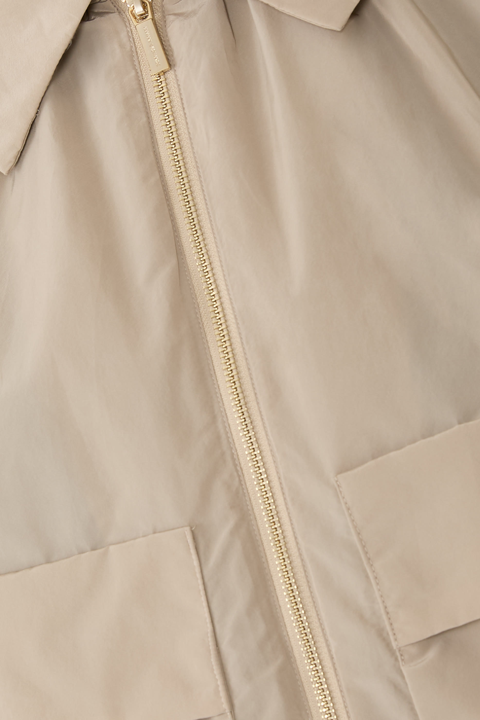 معطف بسحاب كامل من تشكيلة الملابس شبه الرسمية