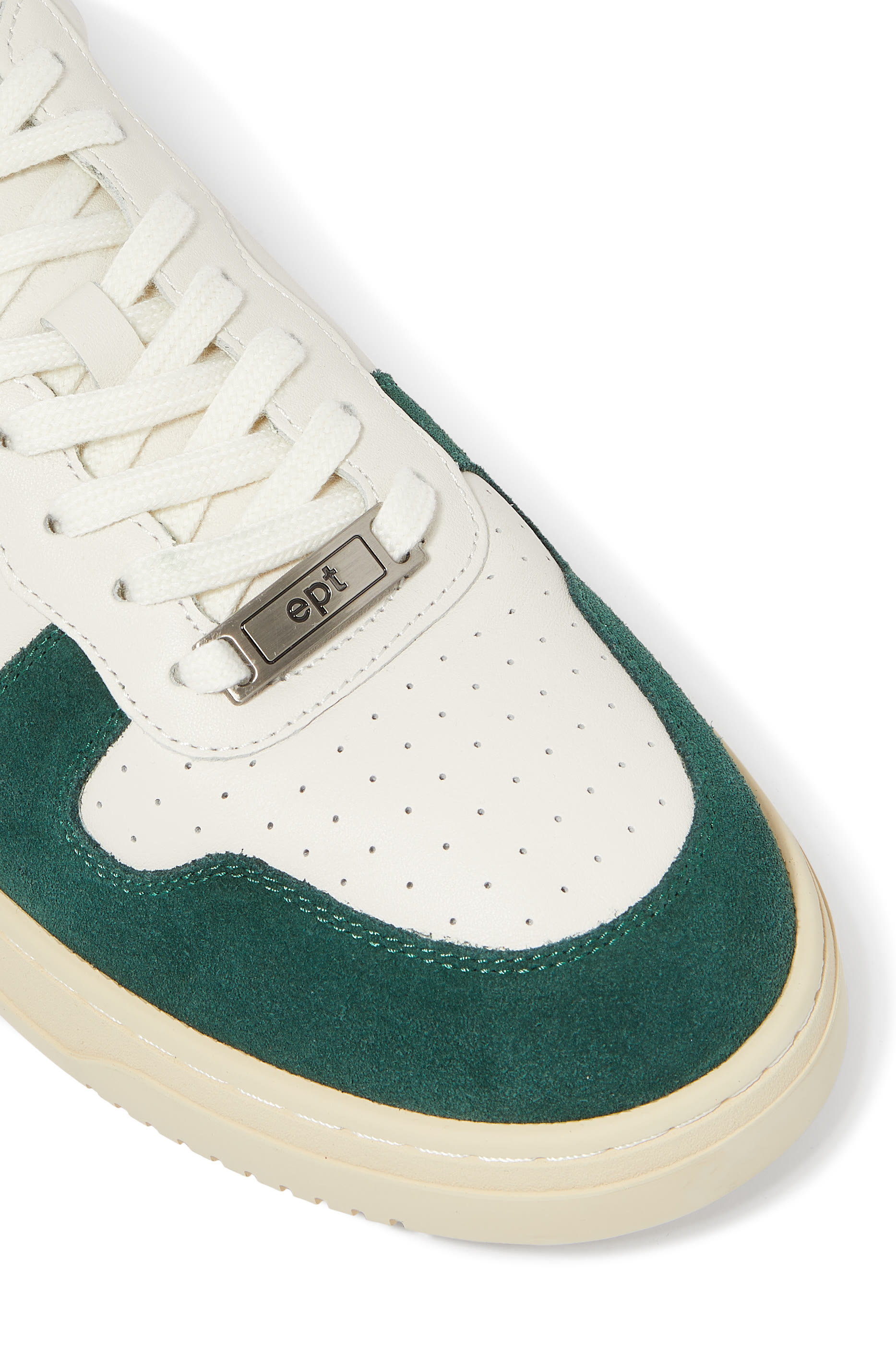 سنيكرز كورت