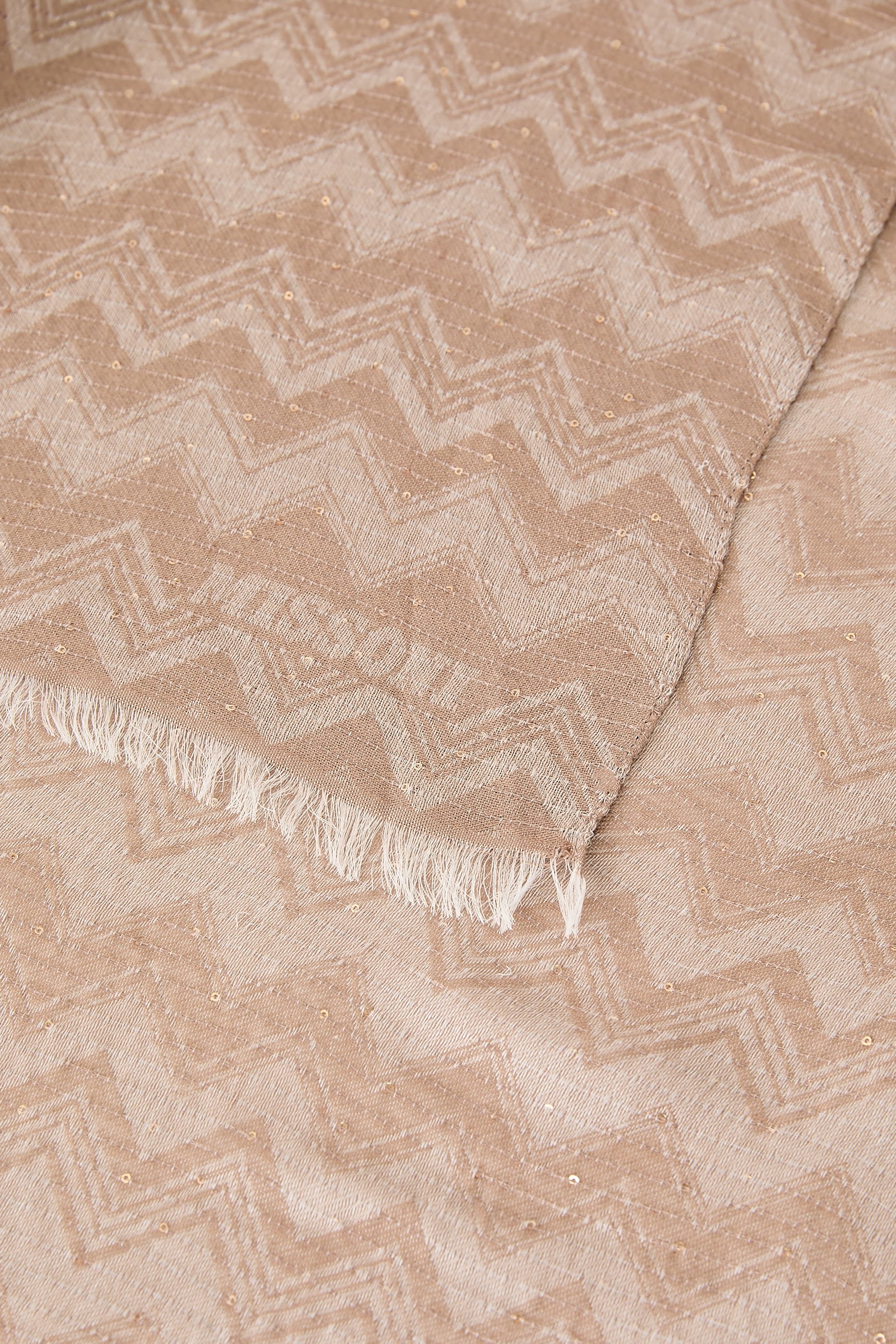 وشاح بنقشة خطوط شيفرون