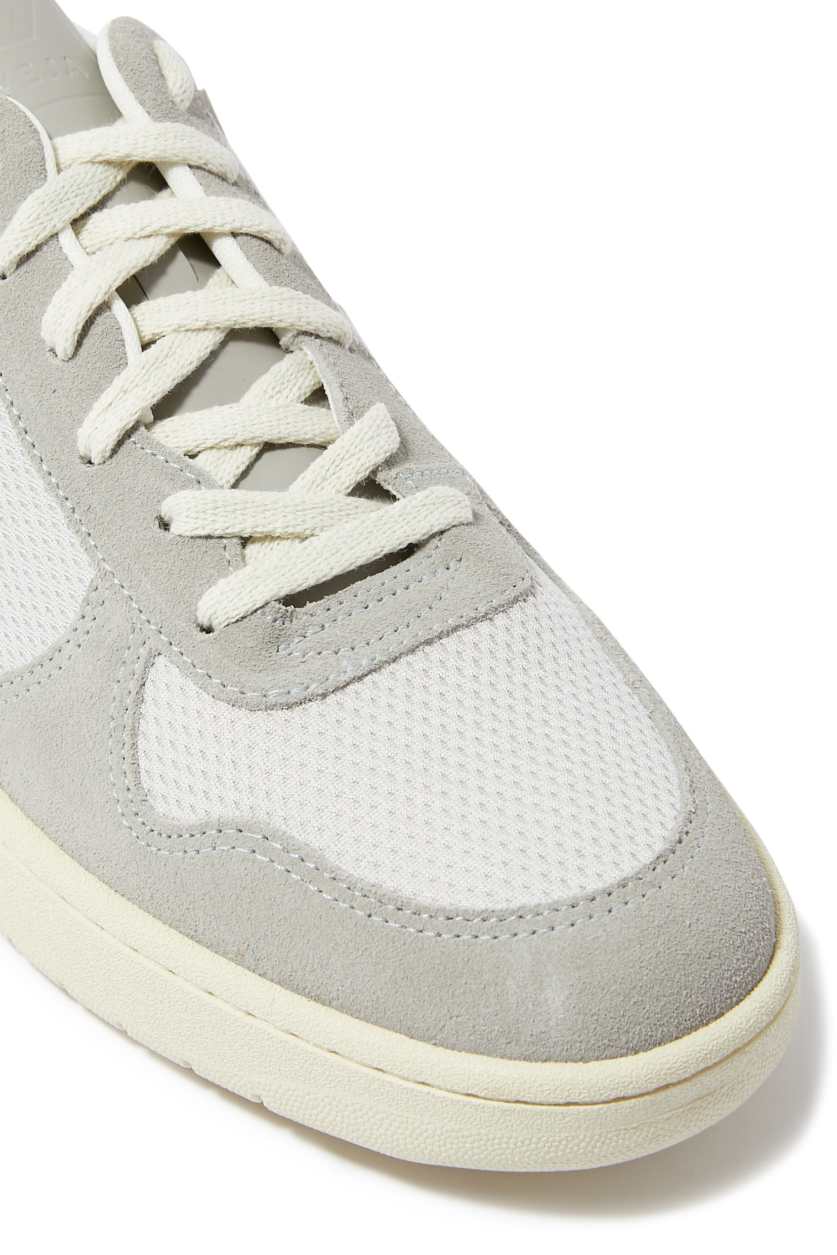 سنيكرز في-10 الفيوميش