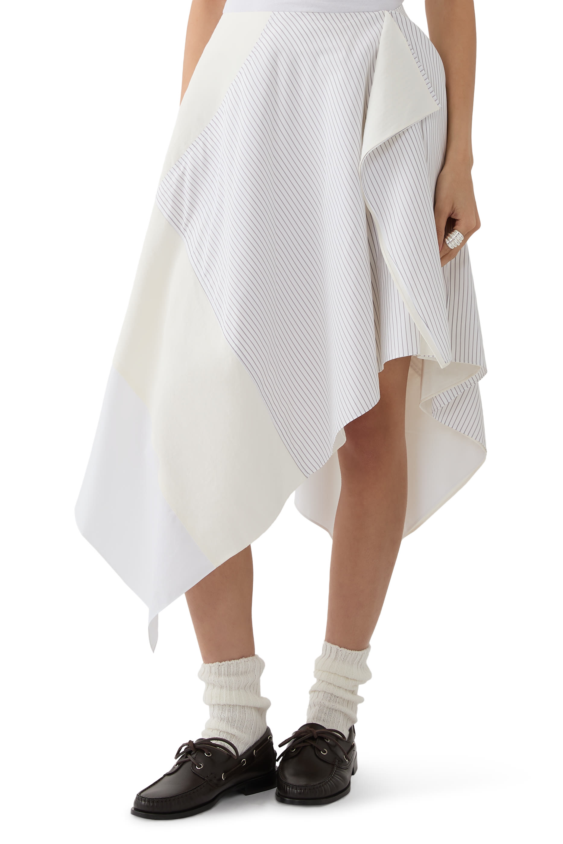 تنورة قصيرة بتصميم غير متماثل ونقشة رقعات