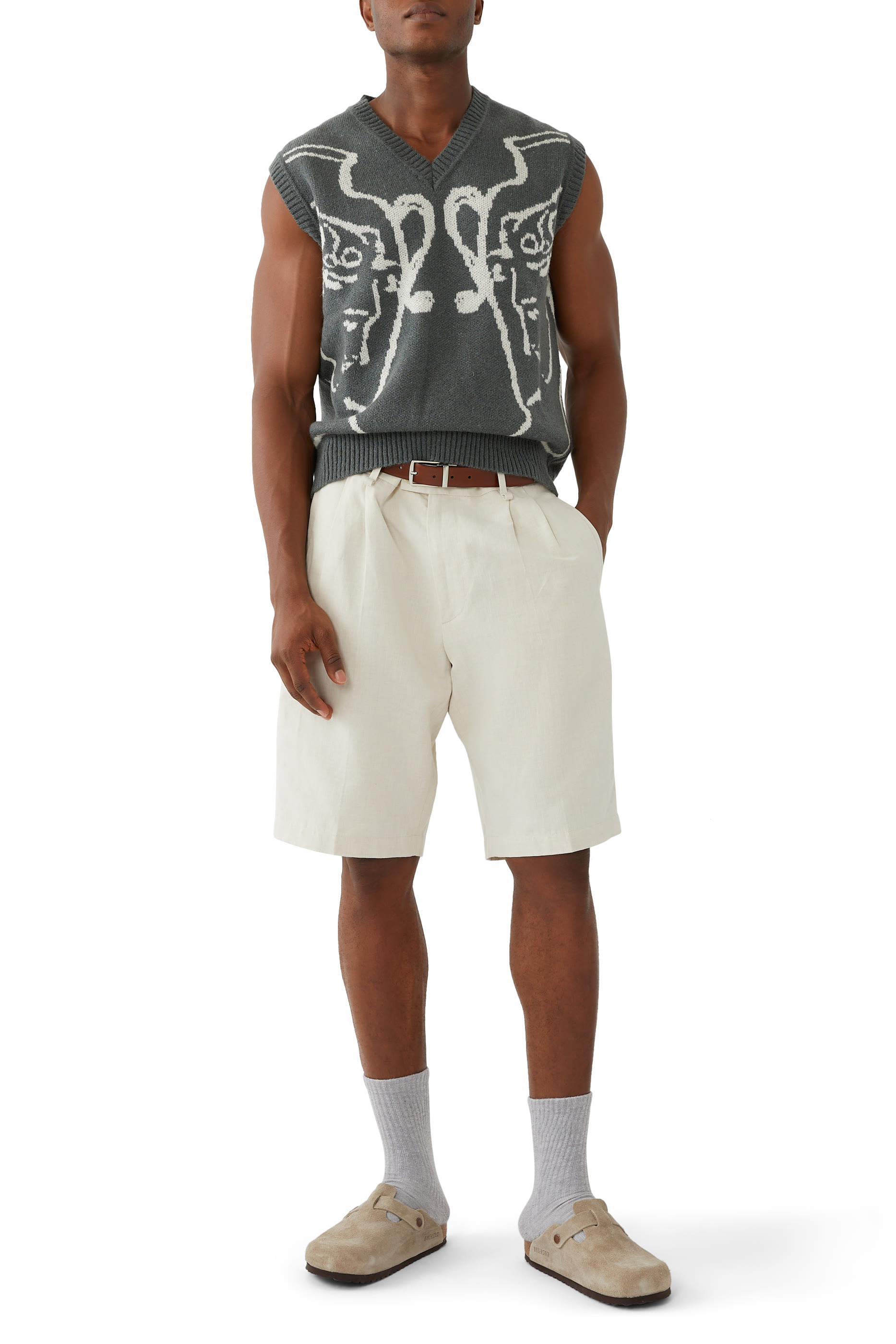 سترة بياقة على شكل حرف V بنقشة تصميم جرة يونانية