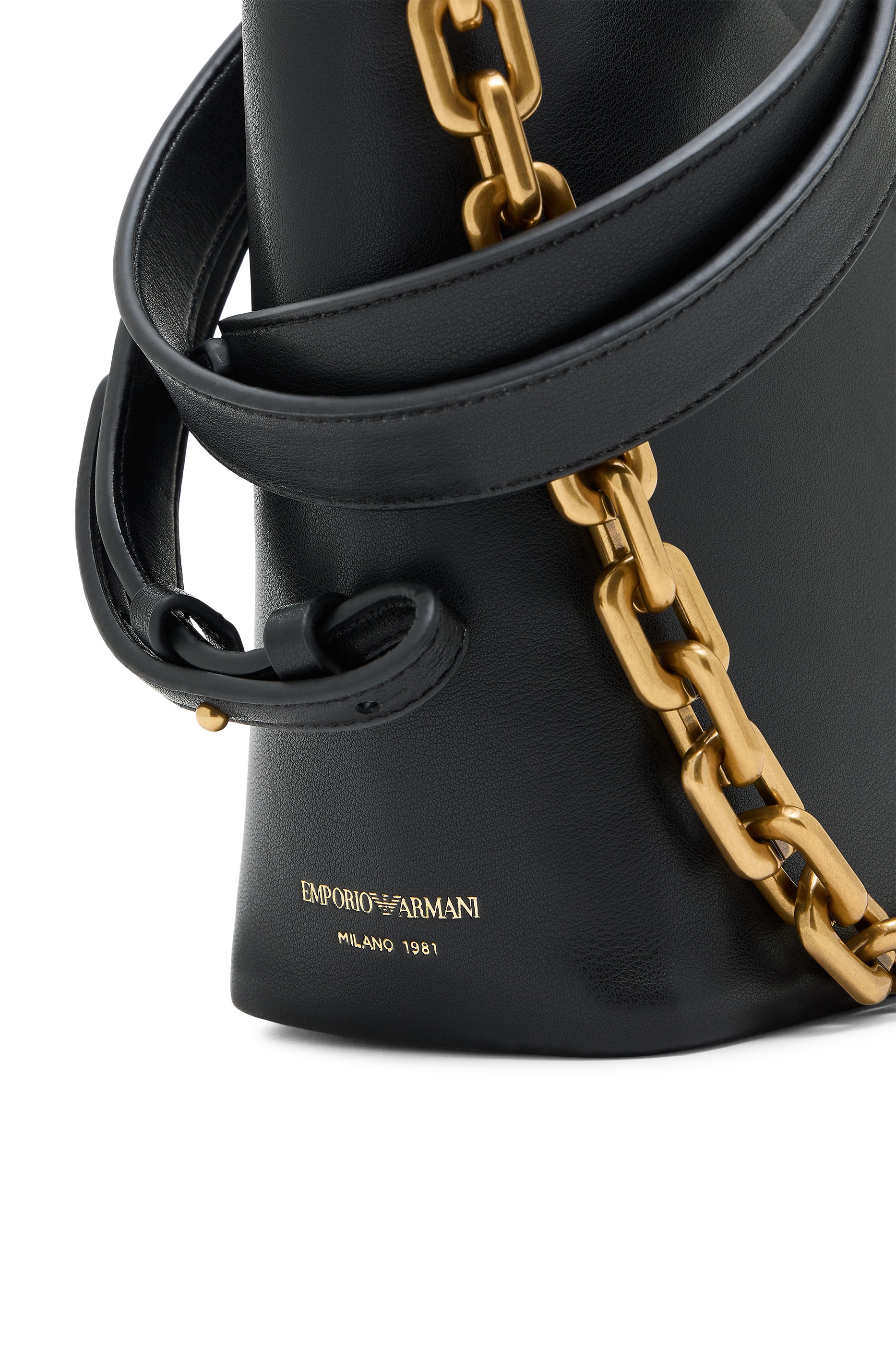 حقيبة هوبو صغيرة بسلسلة