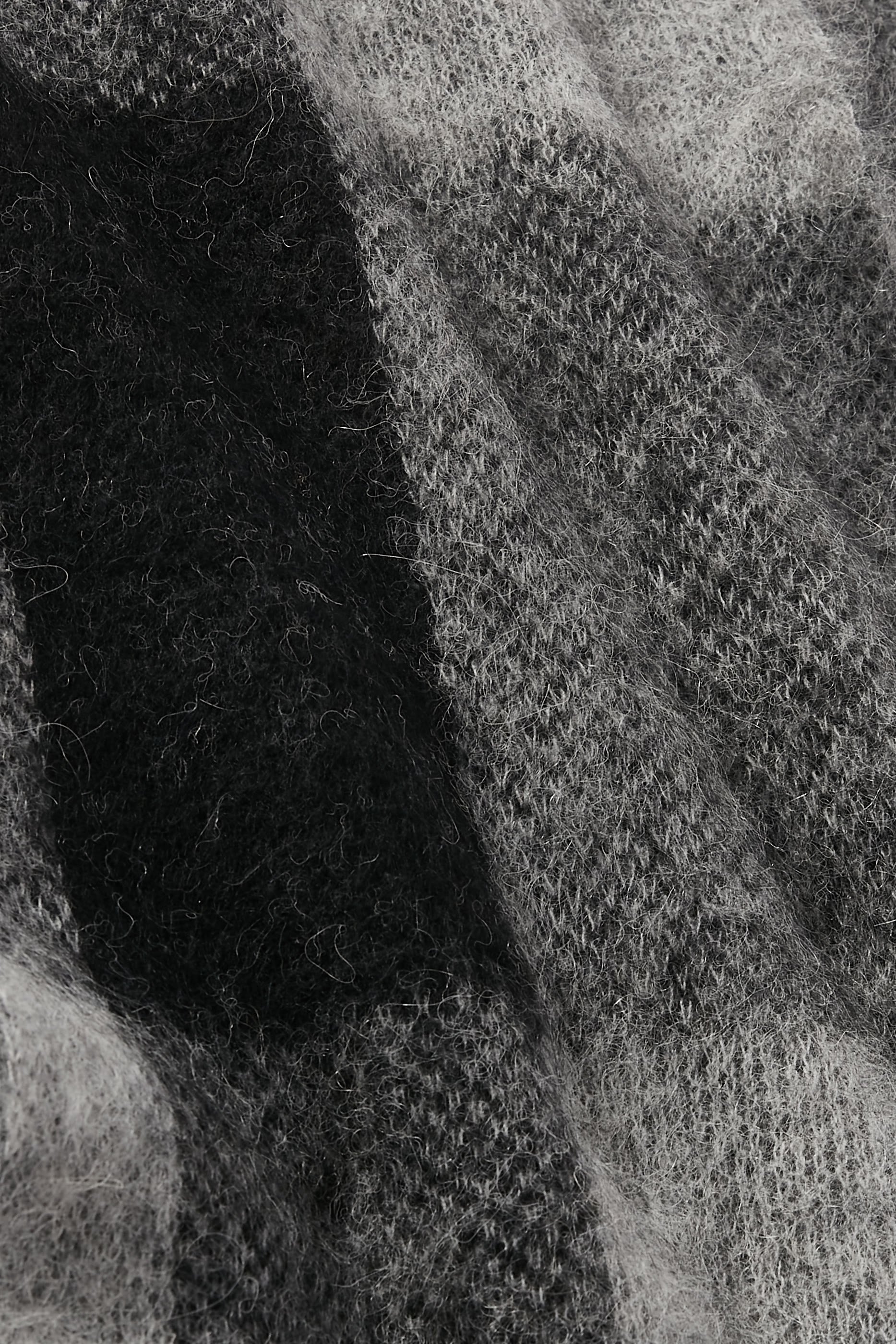 وشاح بتصميم مربعات