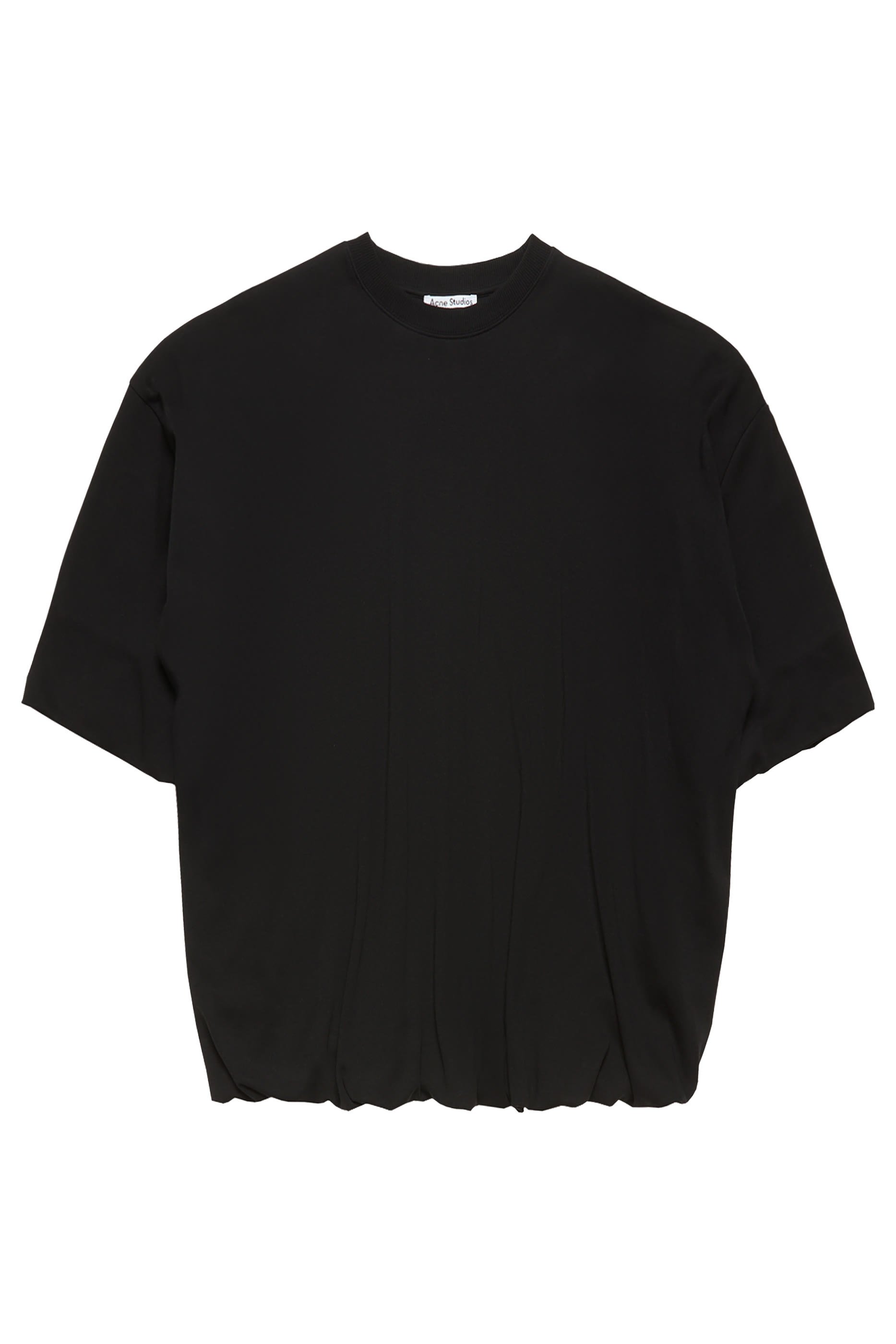 تيشيرت بشعار الماركة وتفاصيل كشكش