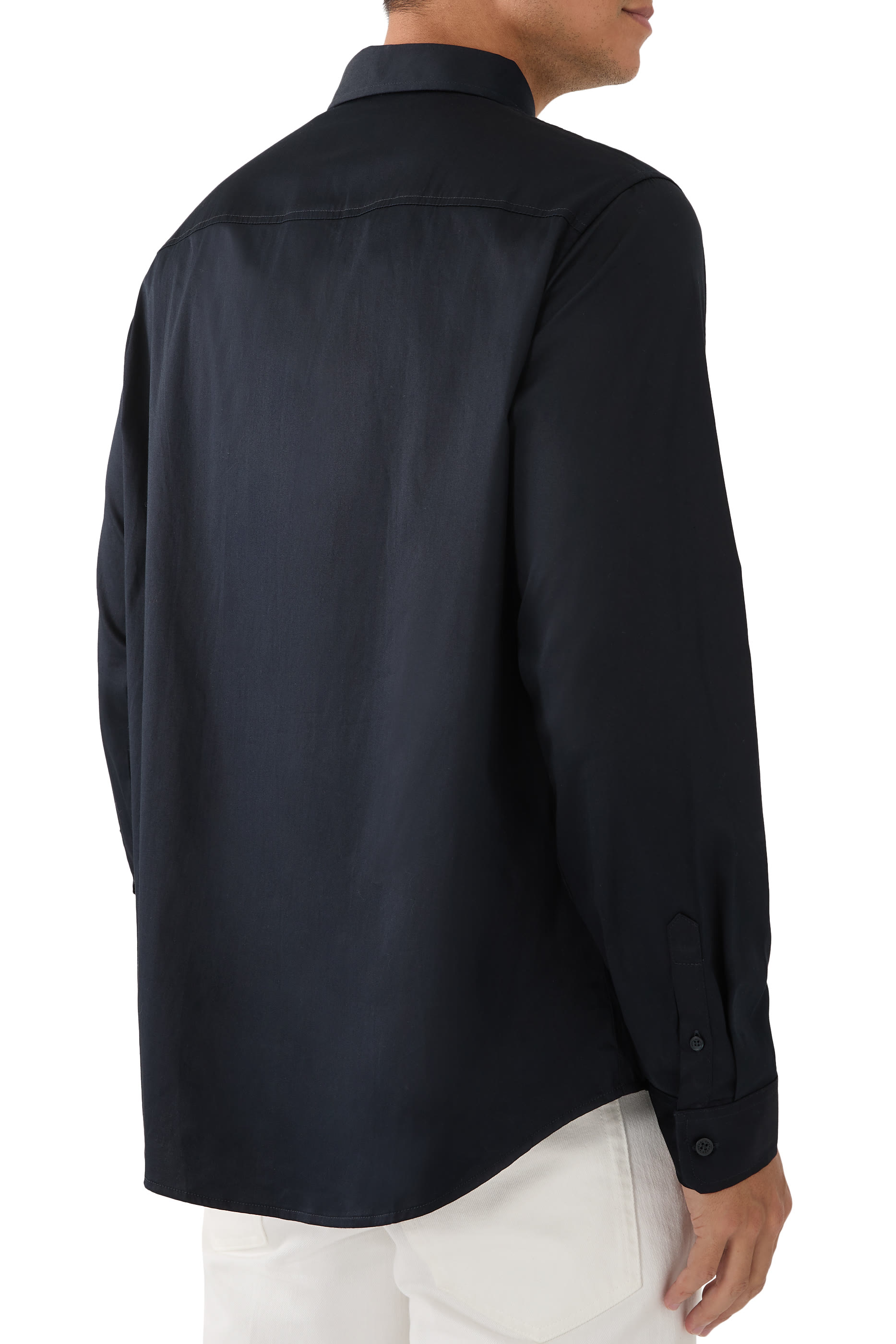 قميص بشعار الماركة