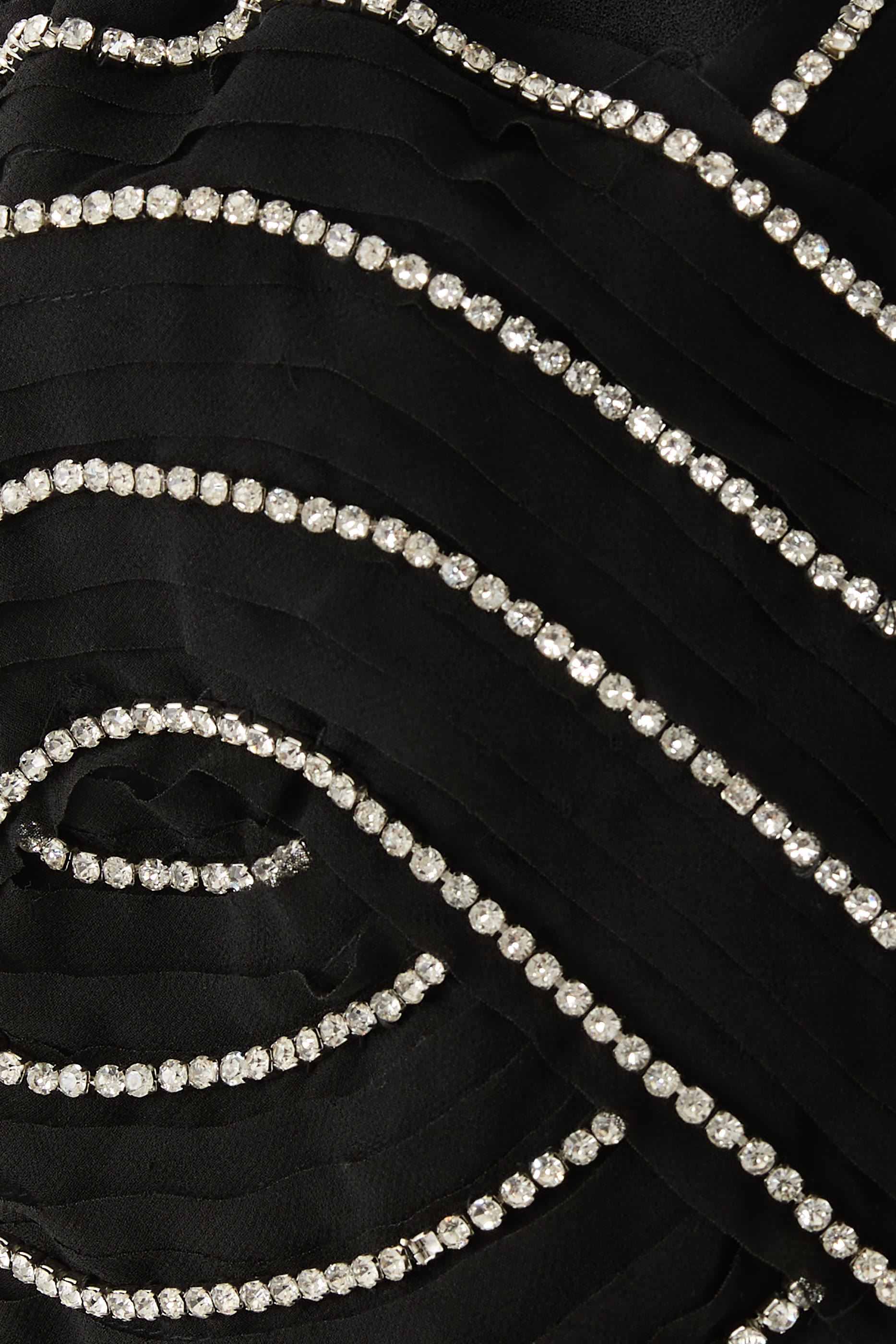 فستان بياتريكس متوسط الطول بأكتاف مكشوفة