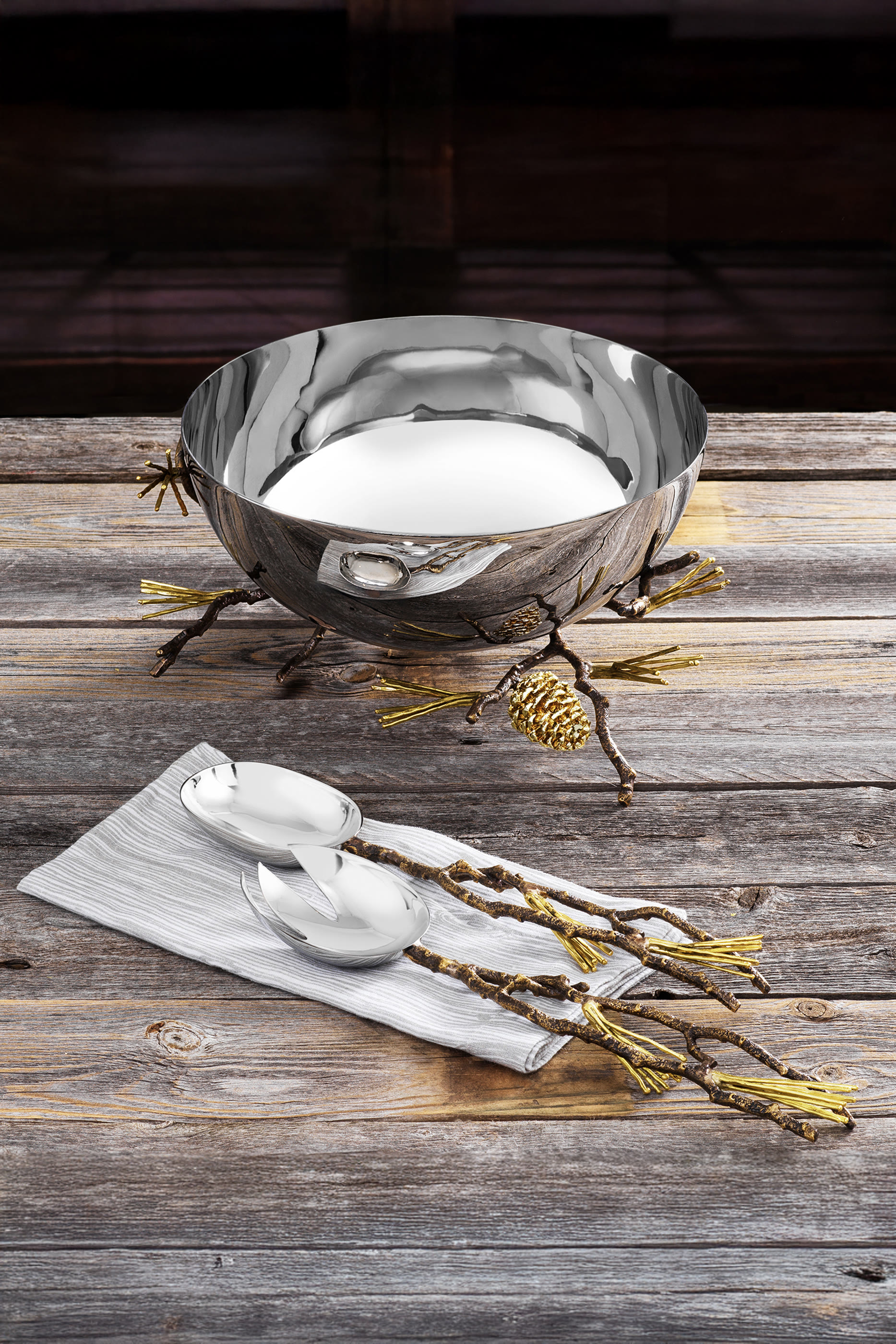 طقم أدوات تقديم مزين بنبات الصنوبر