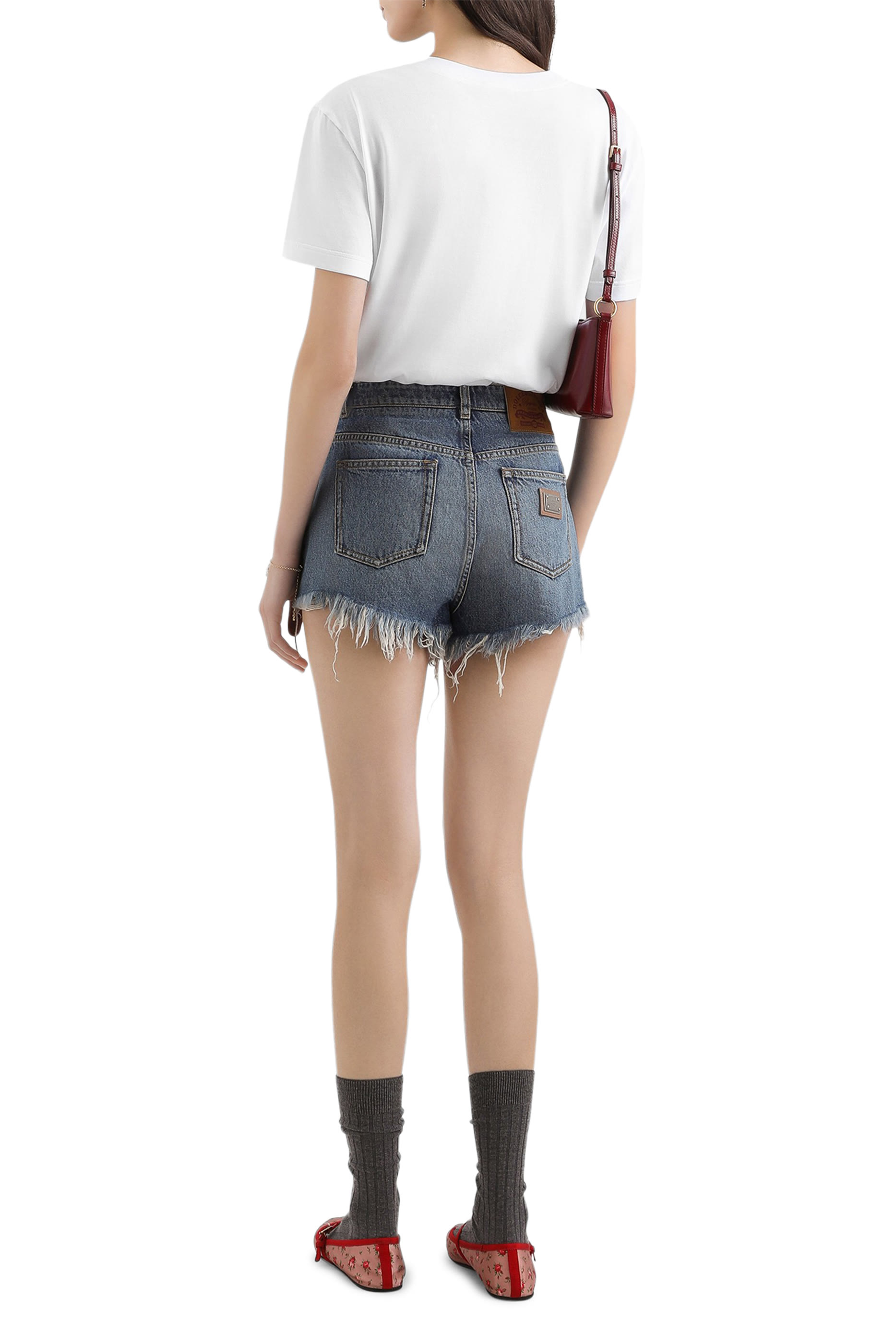 تيشيرت مزين بشعار الماركة