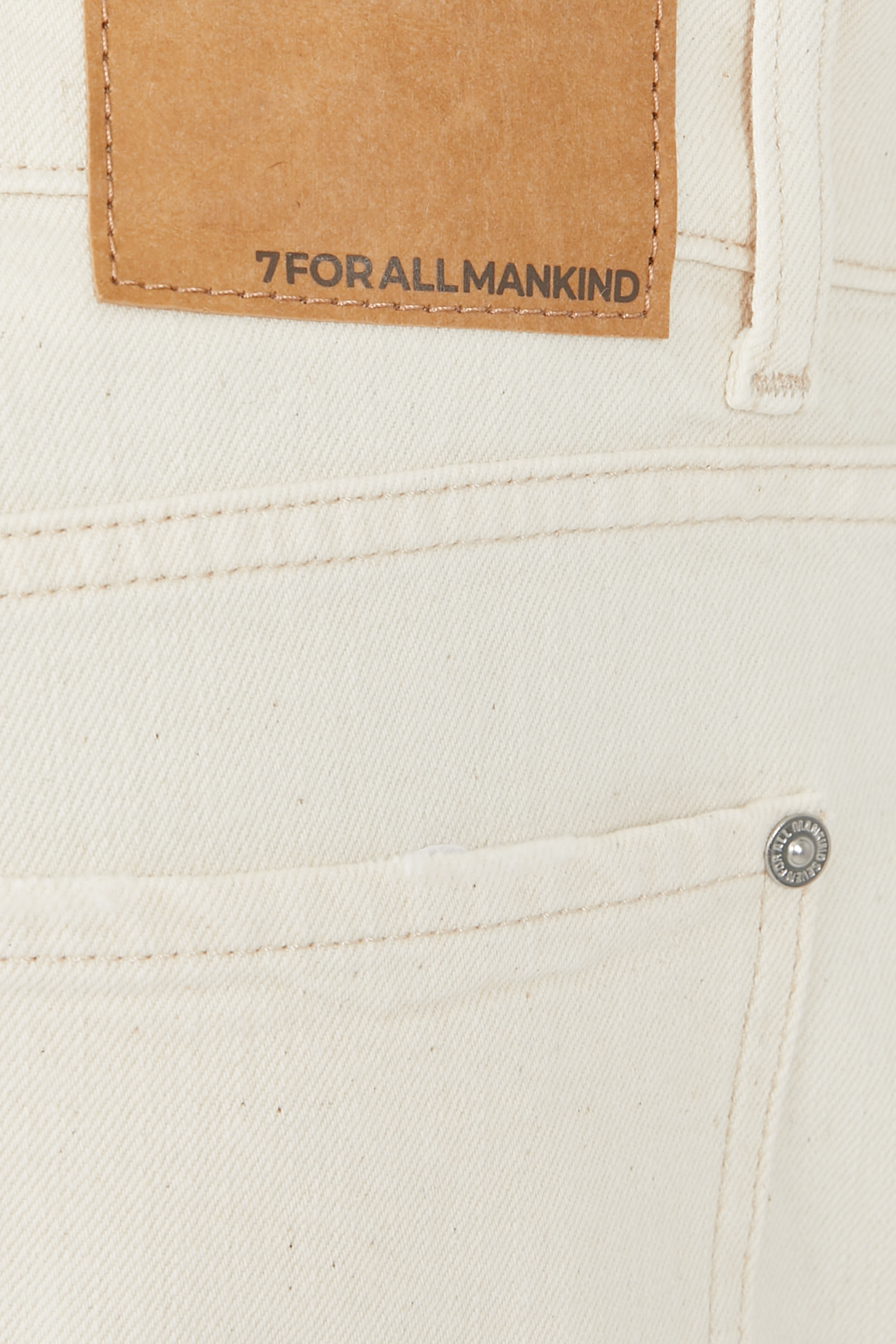 بنطال جينز بقصة ساق مستقيمة