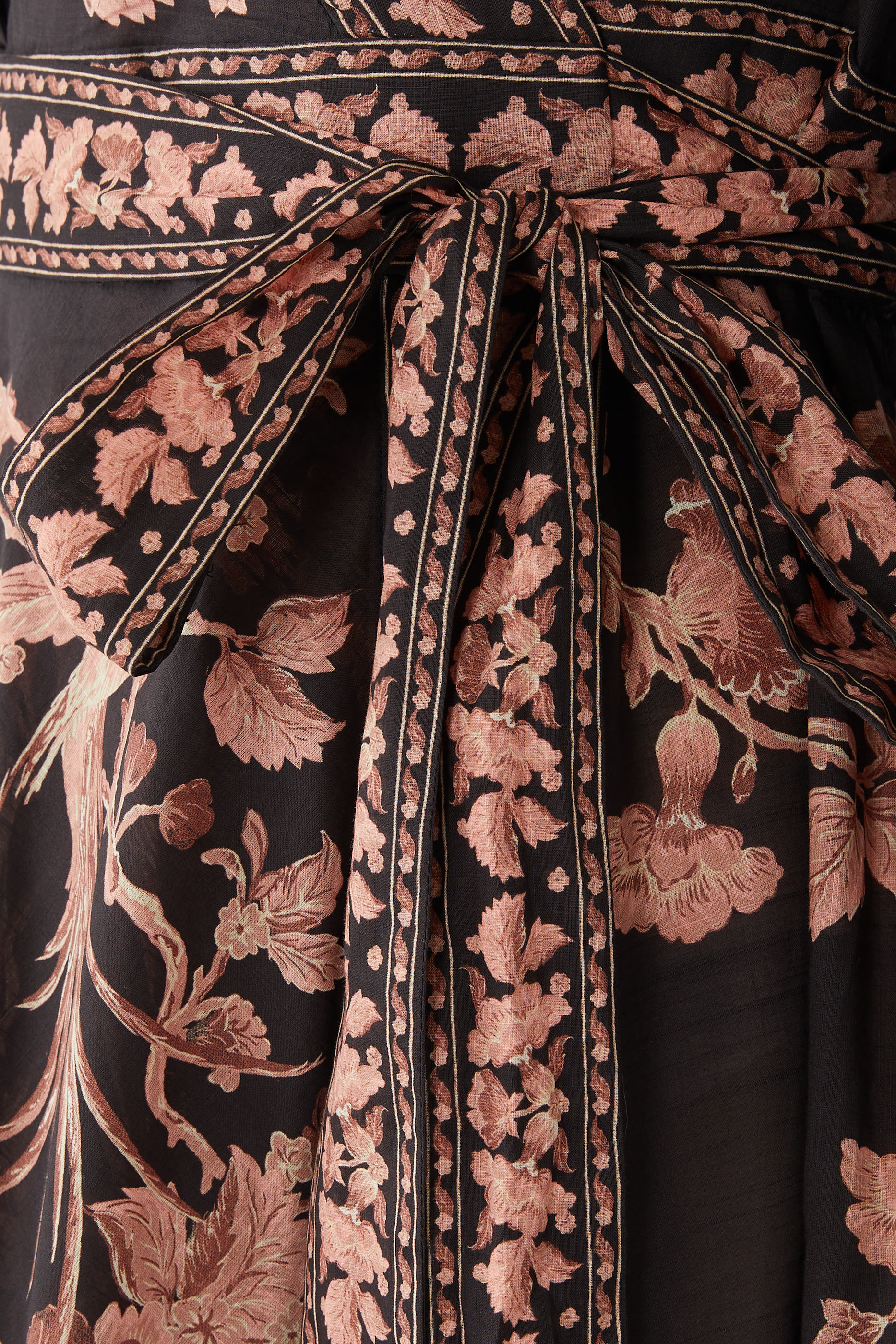 فستان ويفرلي متوسط الطول بتصميم ملفوف