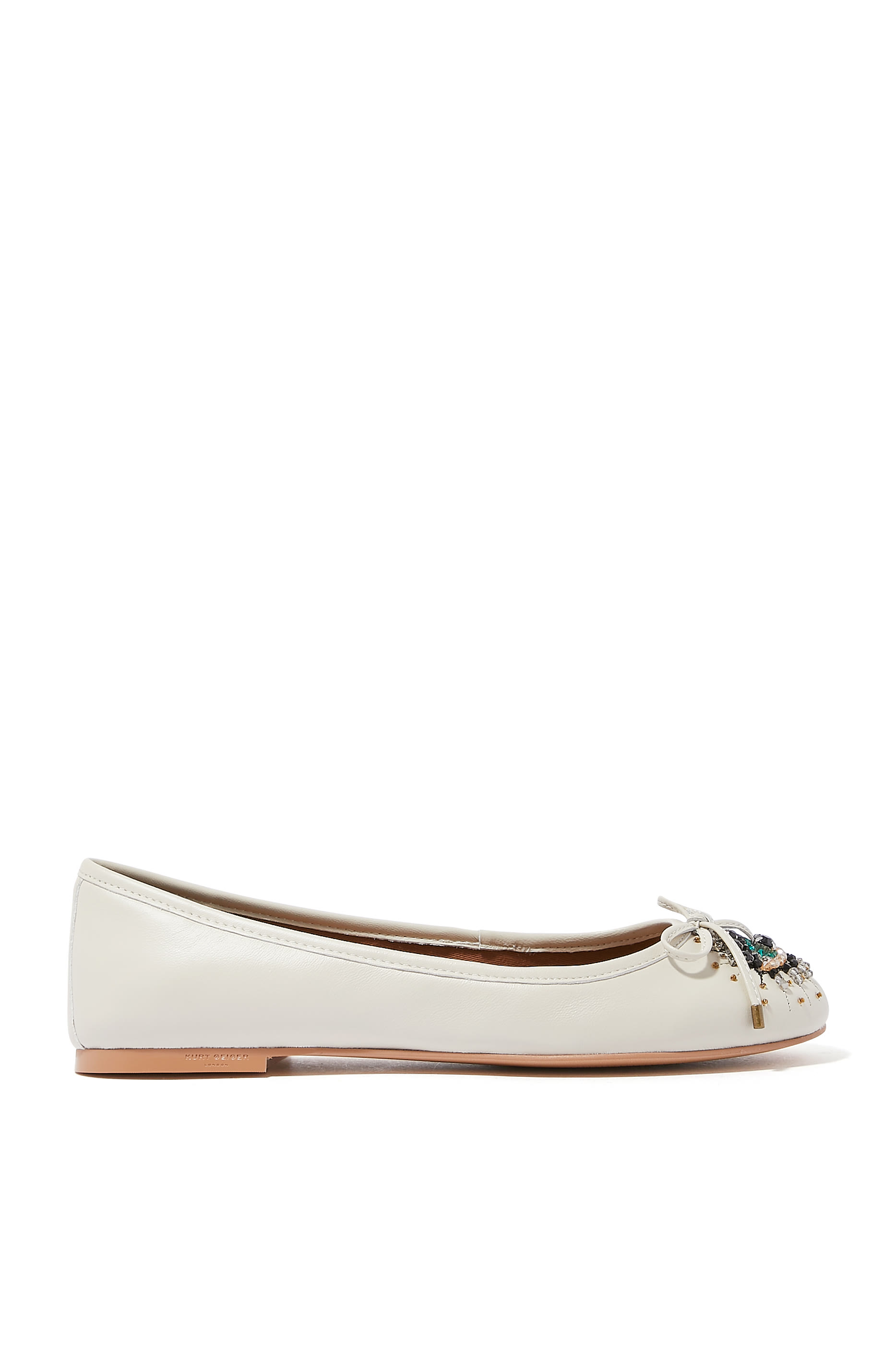 حذاء بالرينا مزين بعين حسود