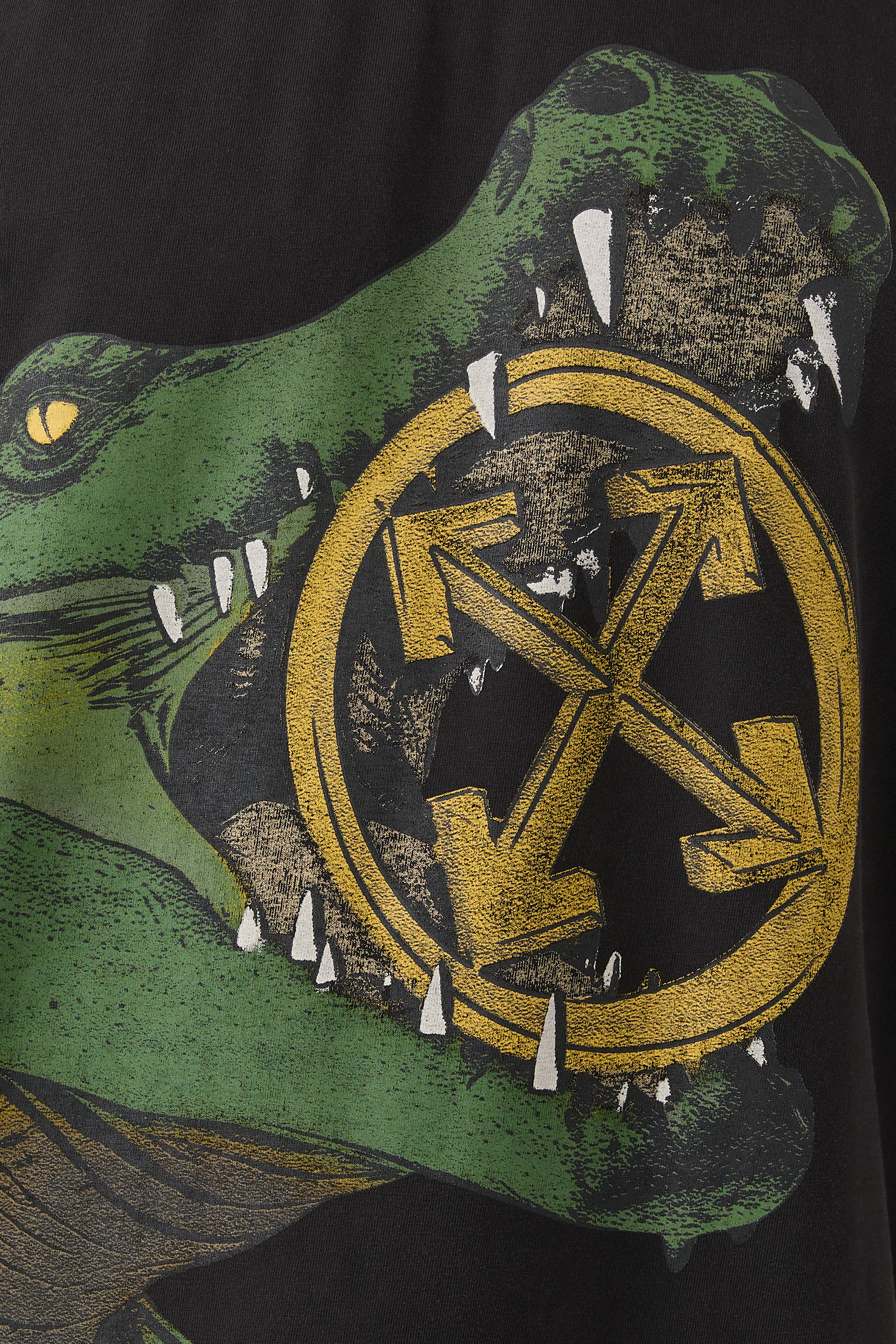 تيشيرت سكيت بطبعة تمساح