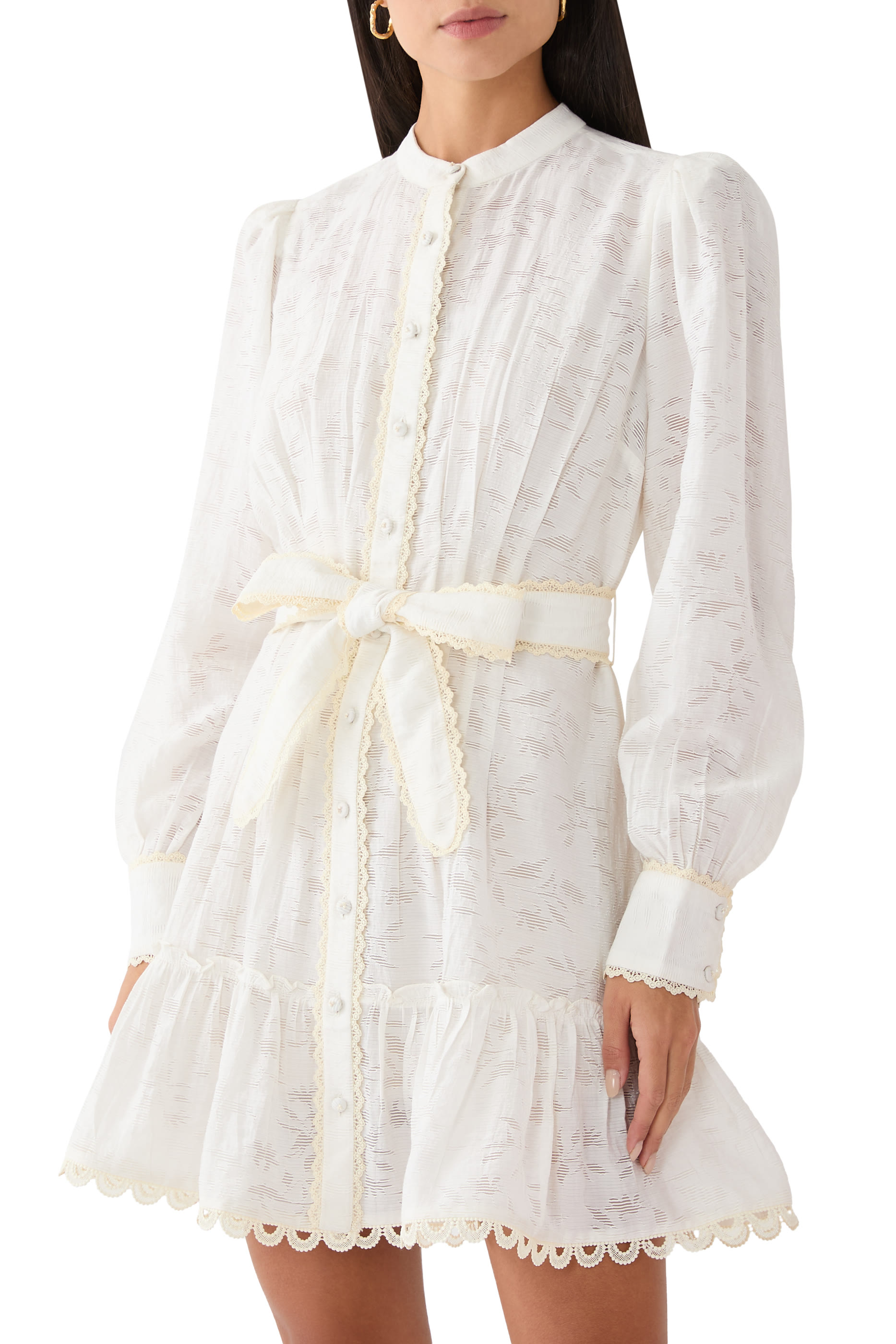 فستان قصير بأكمام طويلة