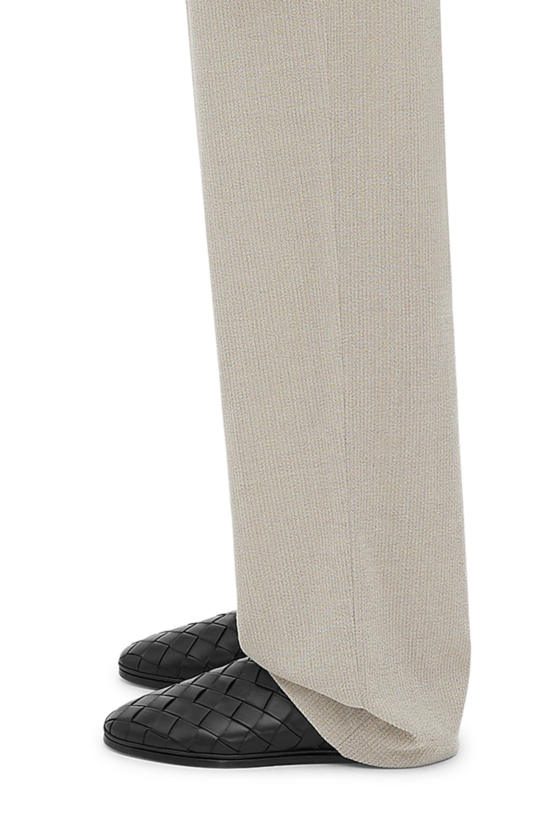 حذاء سانداي سهل الارتداء بتصميم منسوج