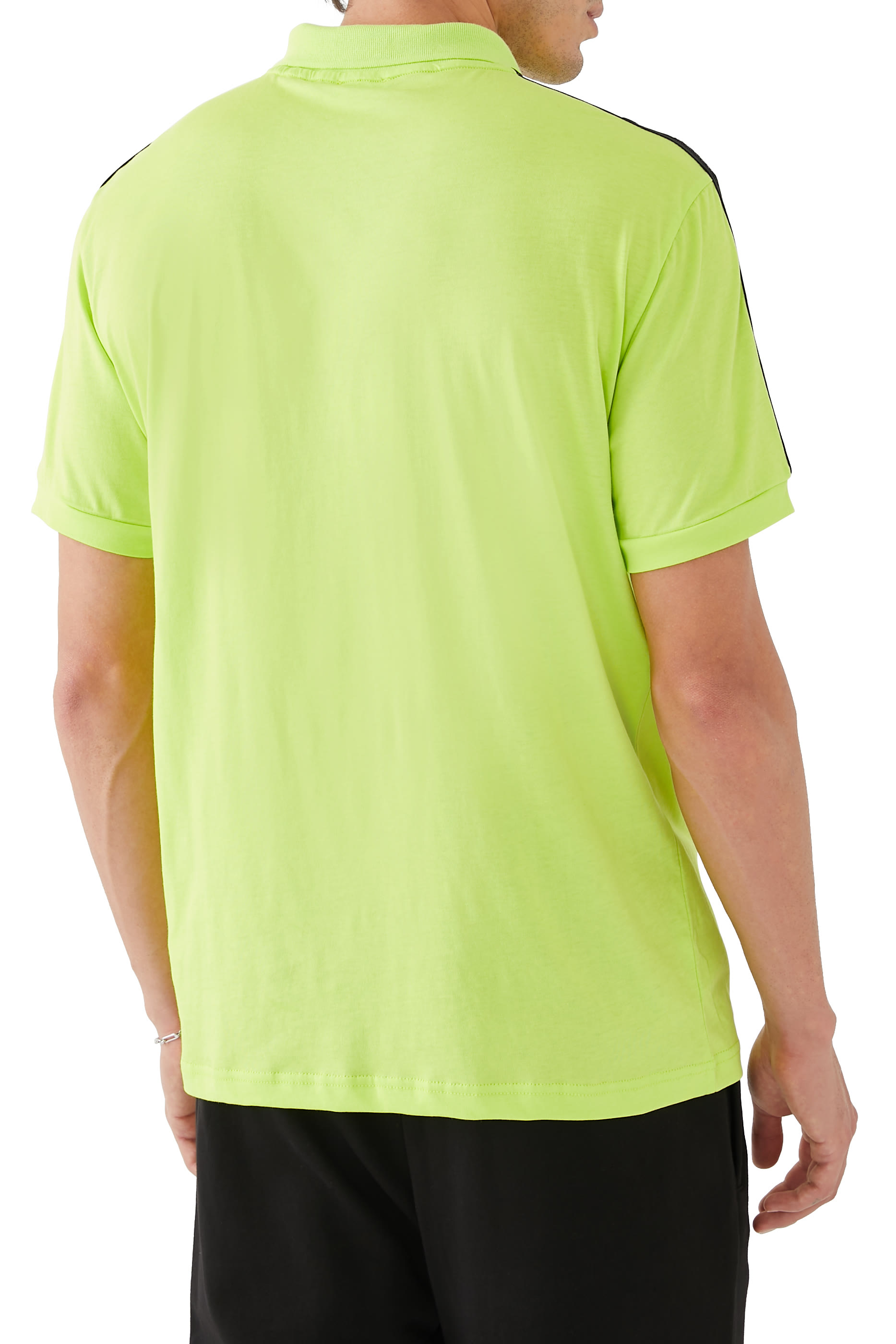 قميص بولو رياضي بشريط شعار الماركة