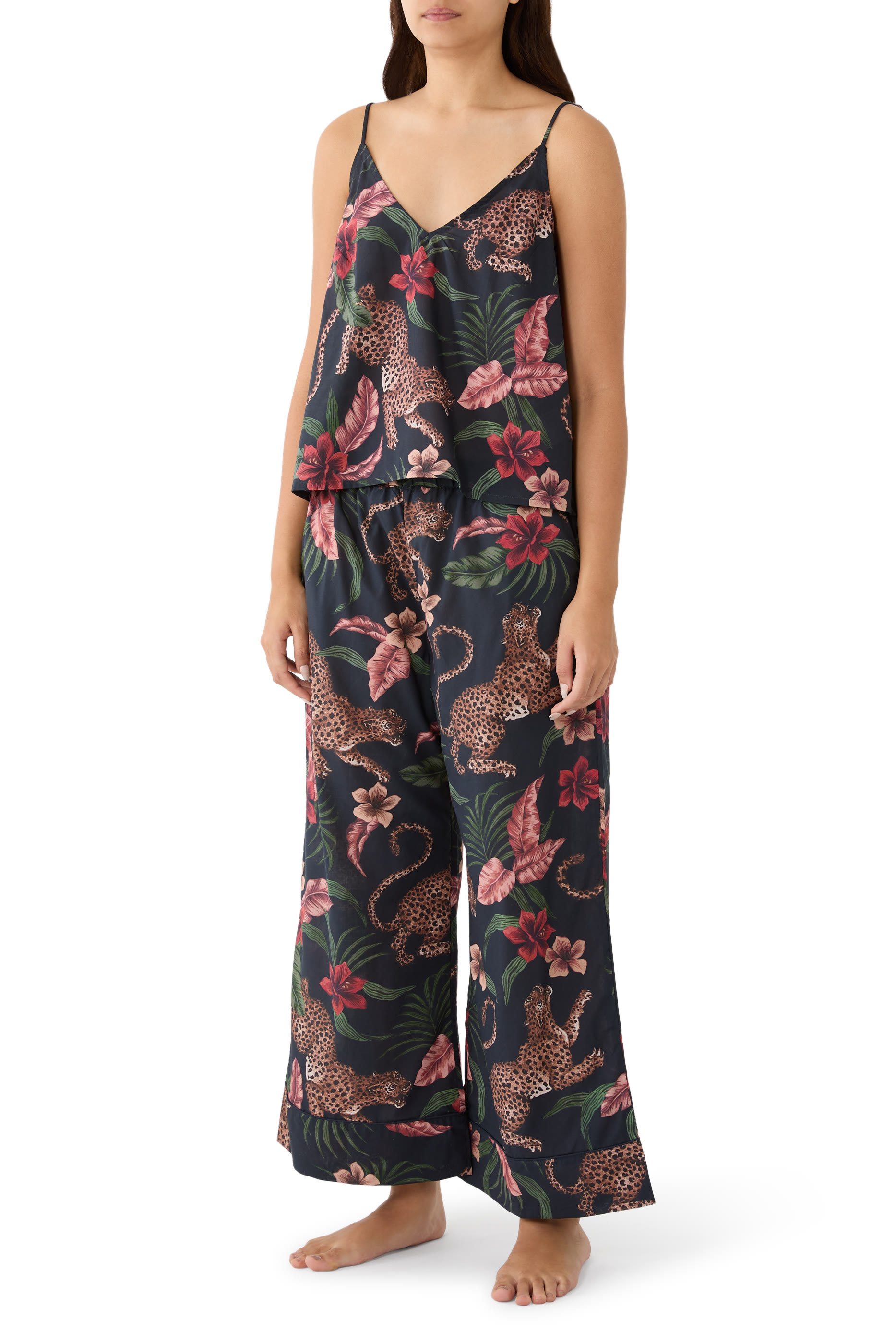 طقم بلوزة كاميسول بنقشة جلد النمر وبنطال بقصة ساق واسعة 