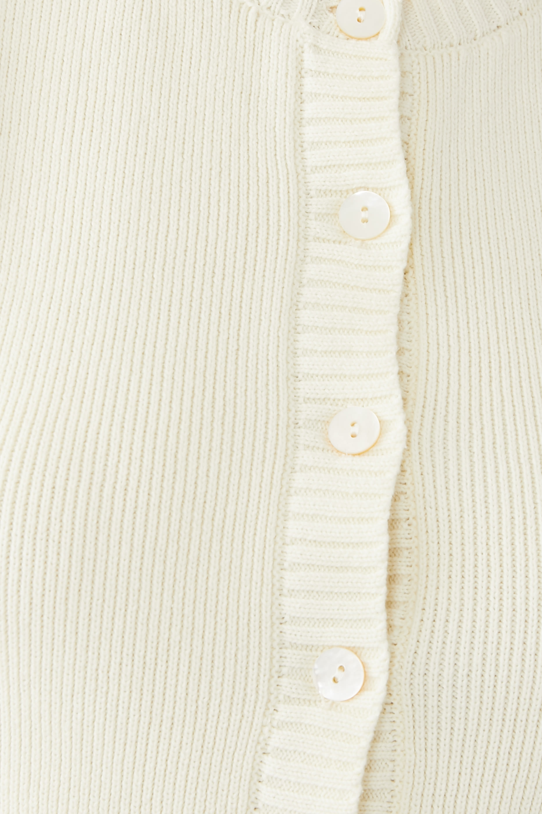 بلوزة كودي بلا أكمام