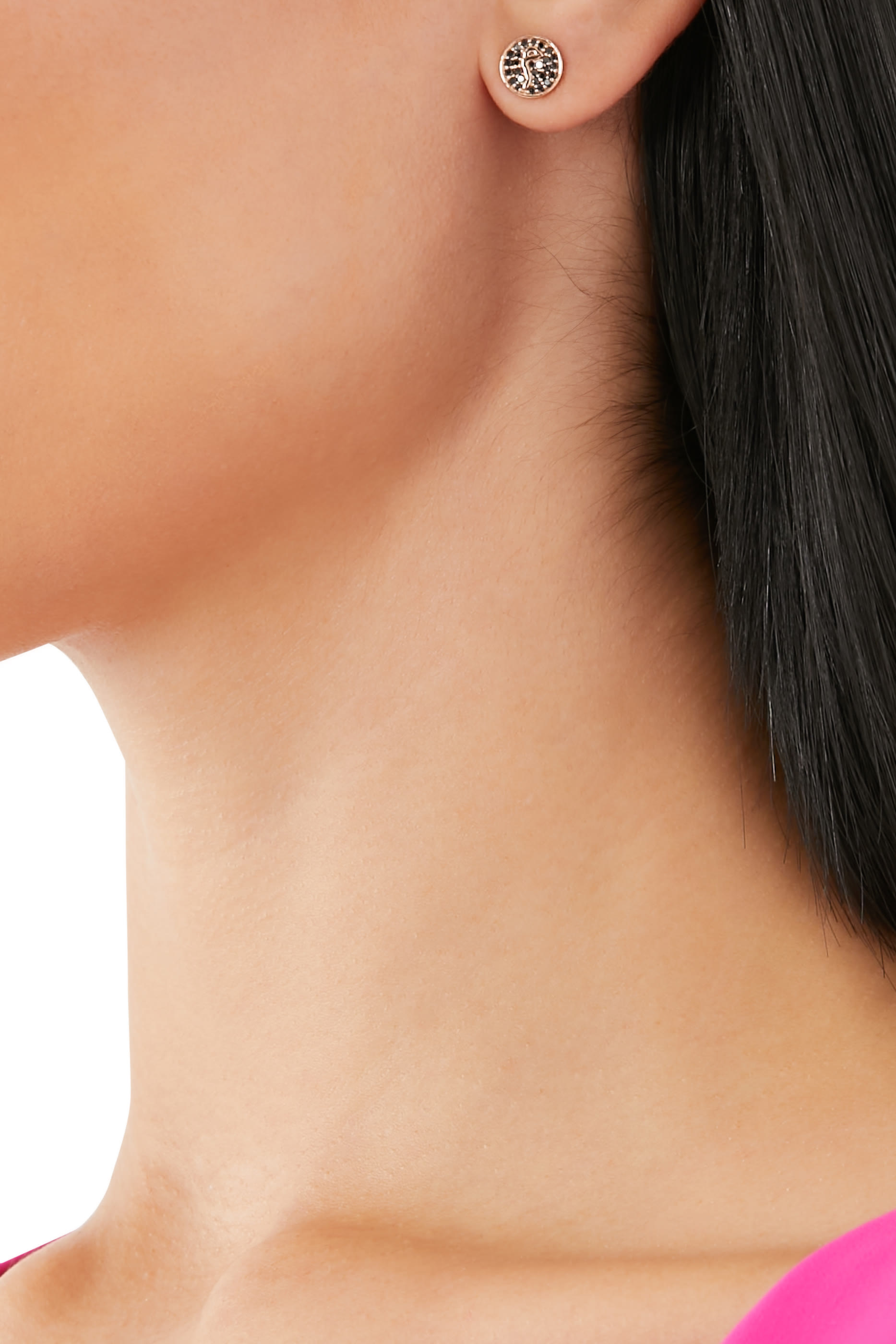 أقراط أولا دائرية بتصميم حرف م مرصع بالماس الأسود ذهب وردي عيار 18