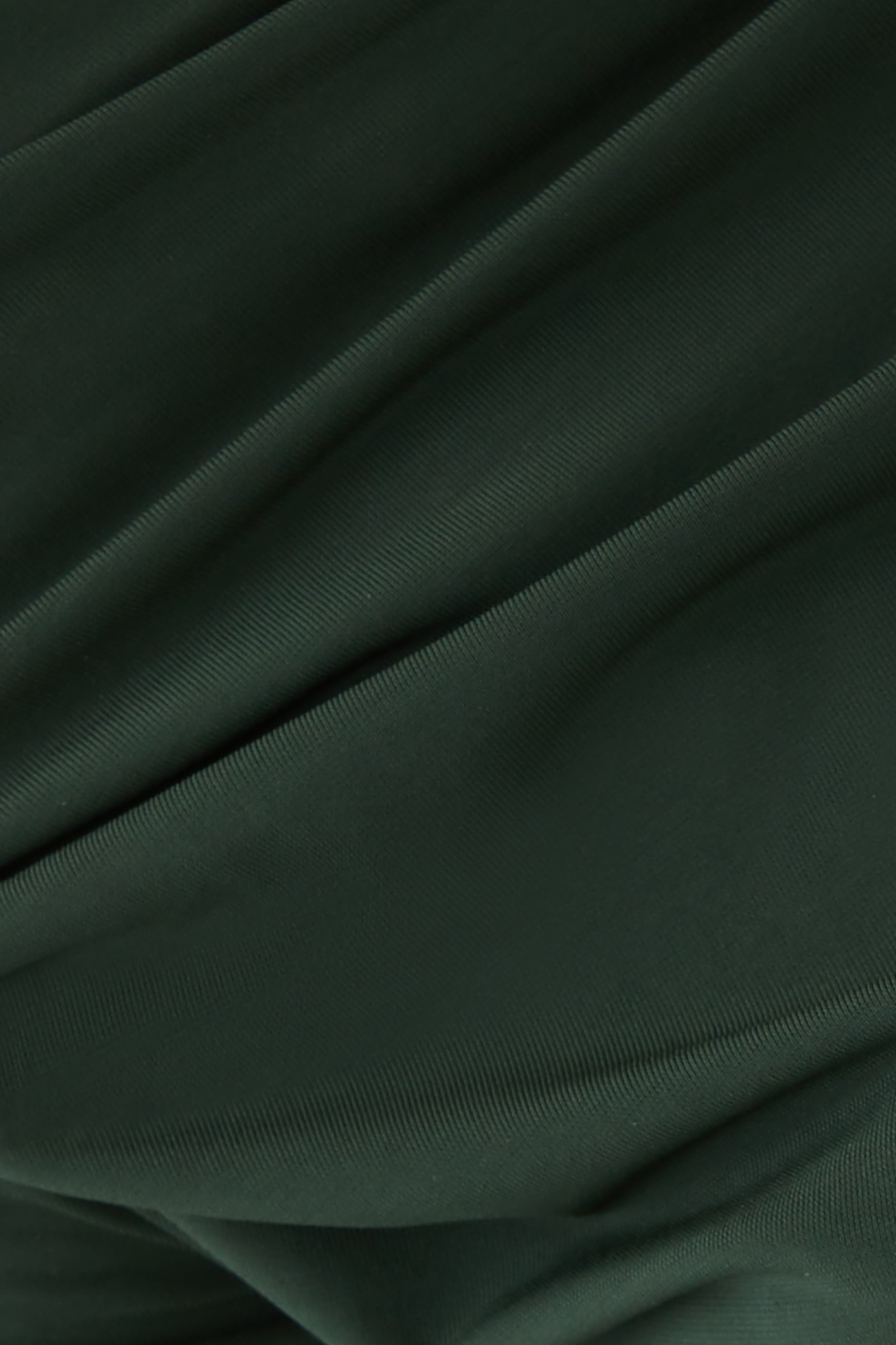 فستان قصير بكتف مكشوف