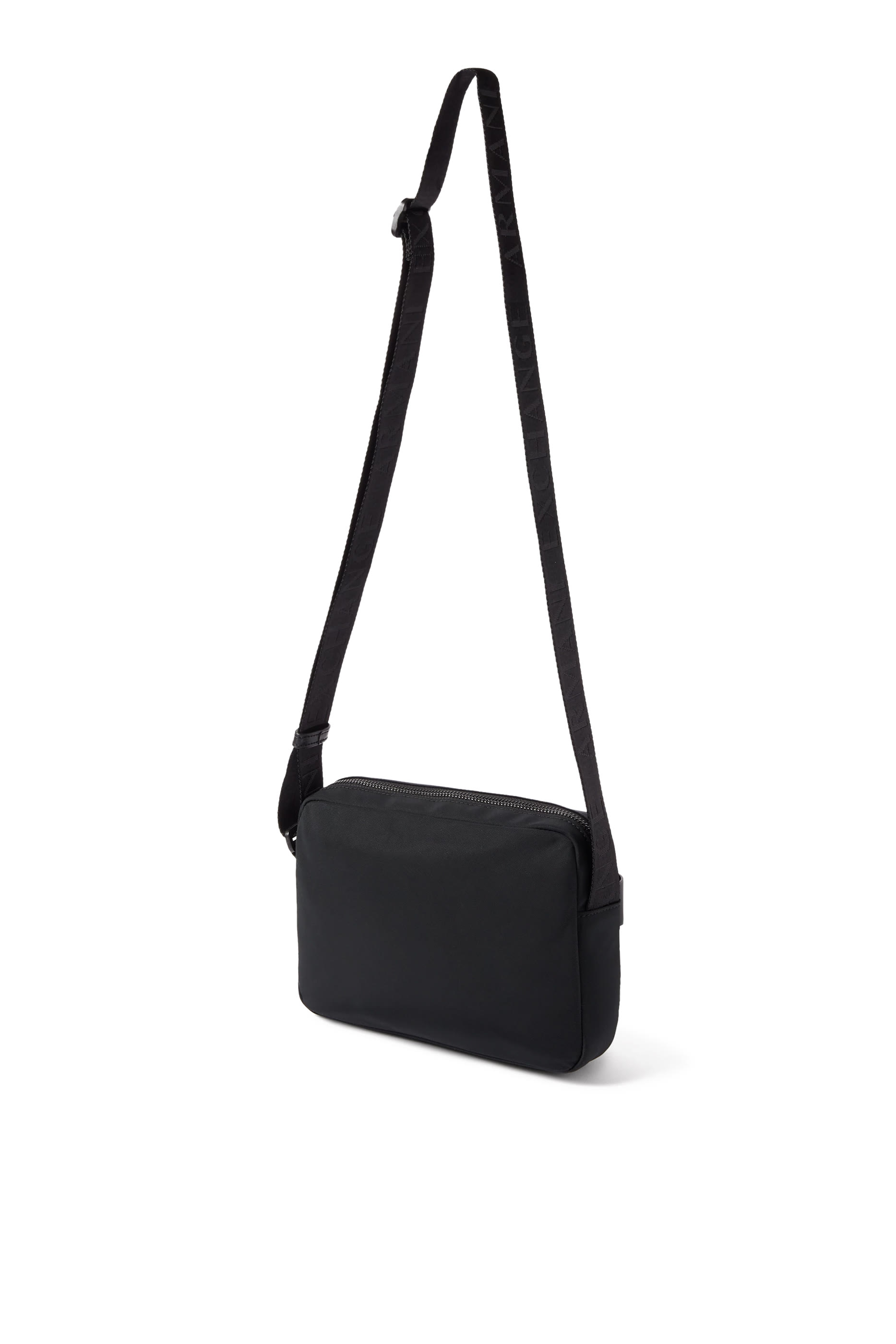 حقيبة بحمالة كتف مزينة بشعار الماركة