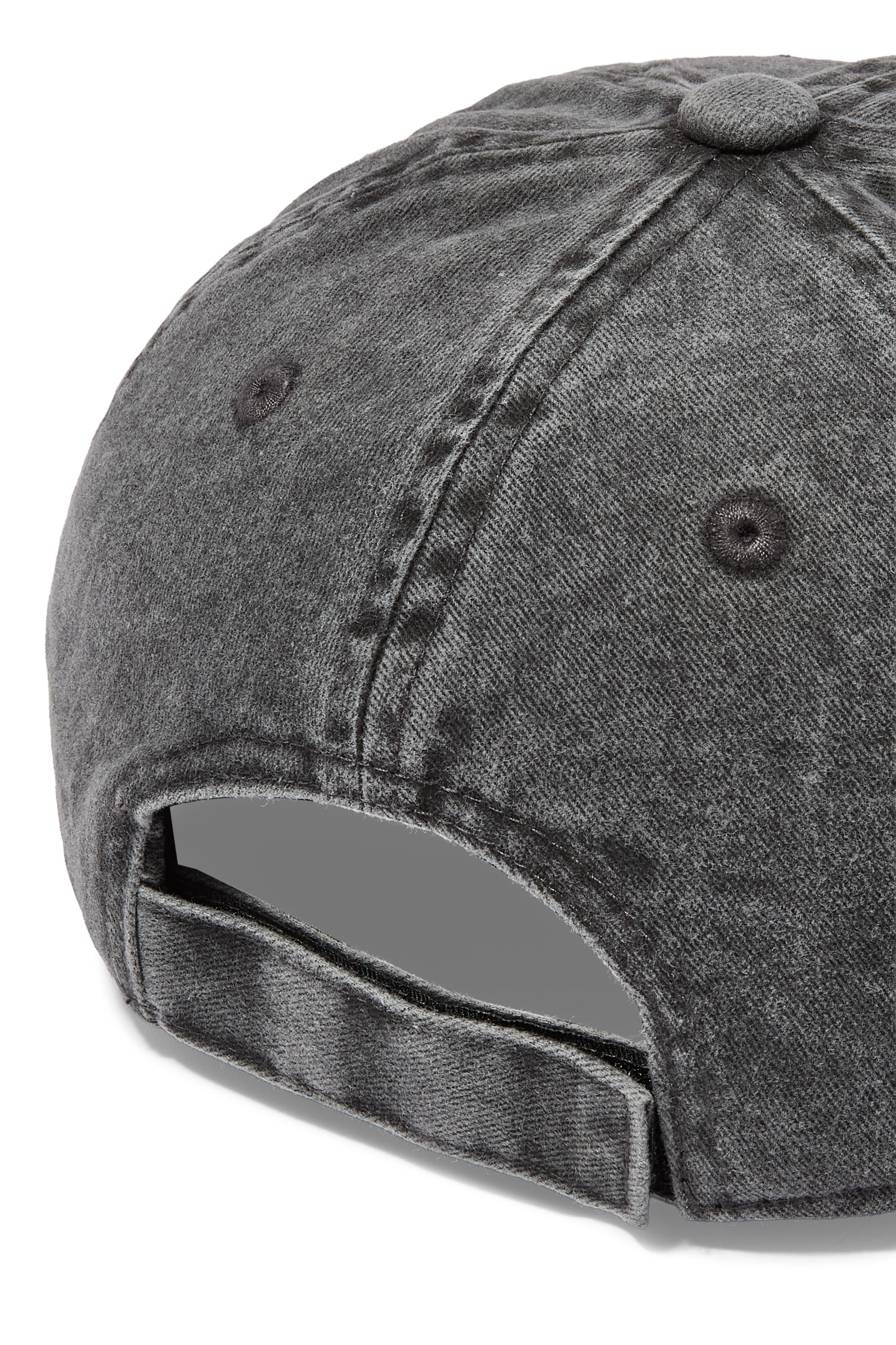 كاب مطرز بشعار الماركة