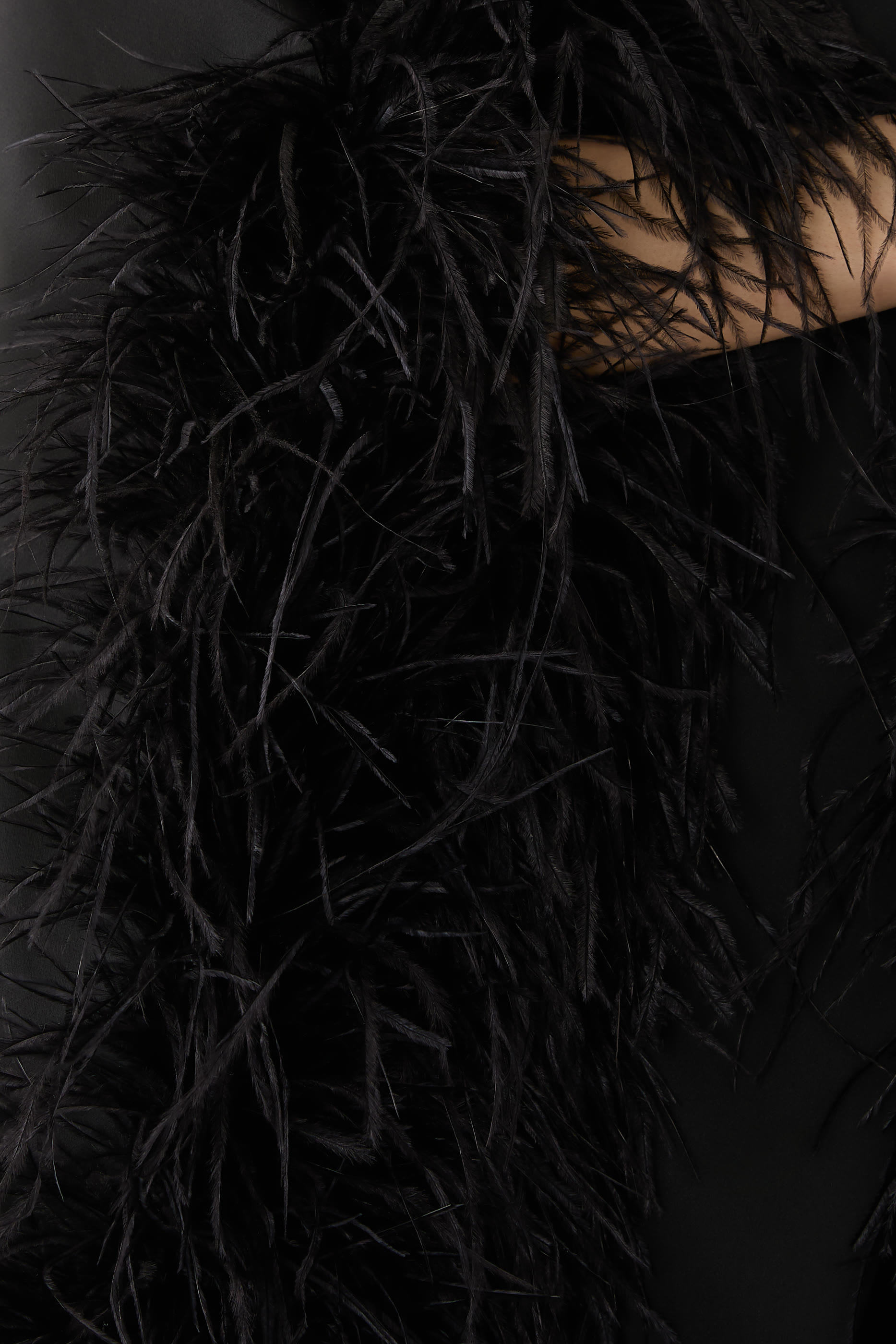 فستان مع كاب مزين بريش حرير