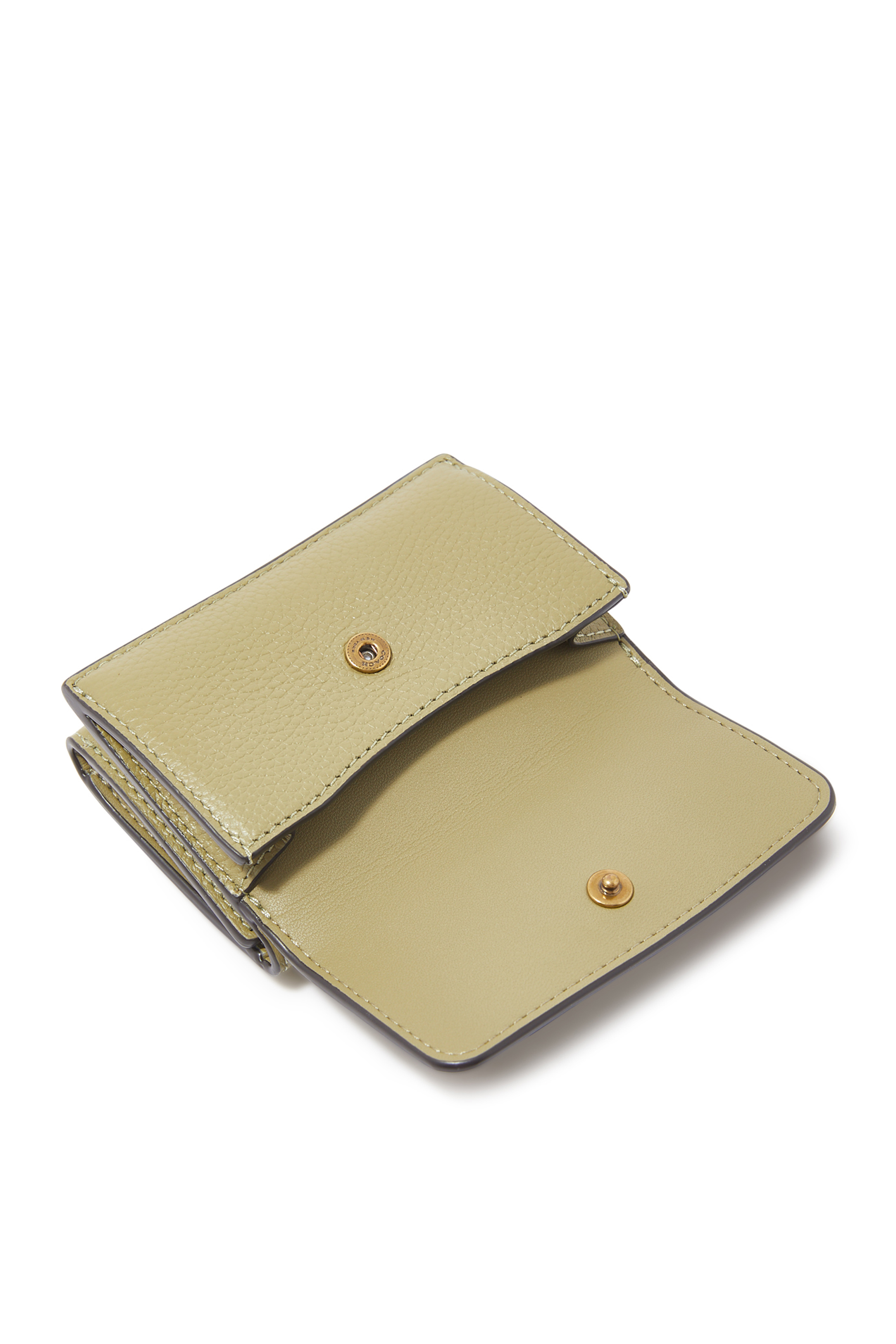 محفظة صغيرة بتصميم ثلاثي الطي