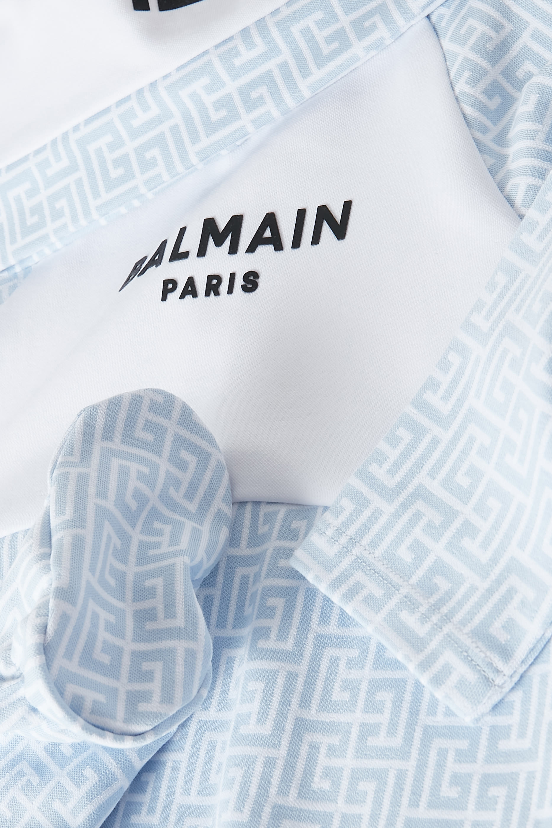 طقم بودي سوت وقبعة بشعار الماركة للأطفال