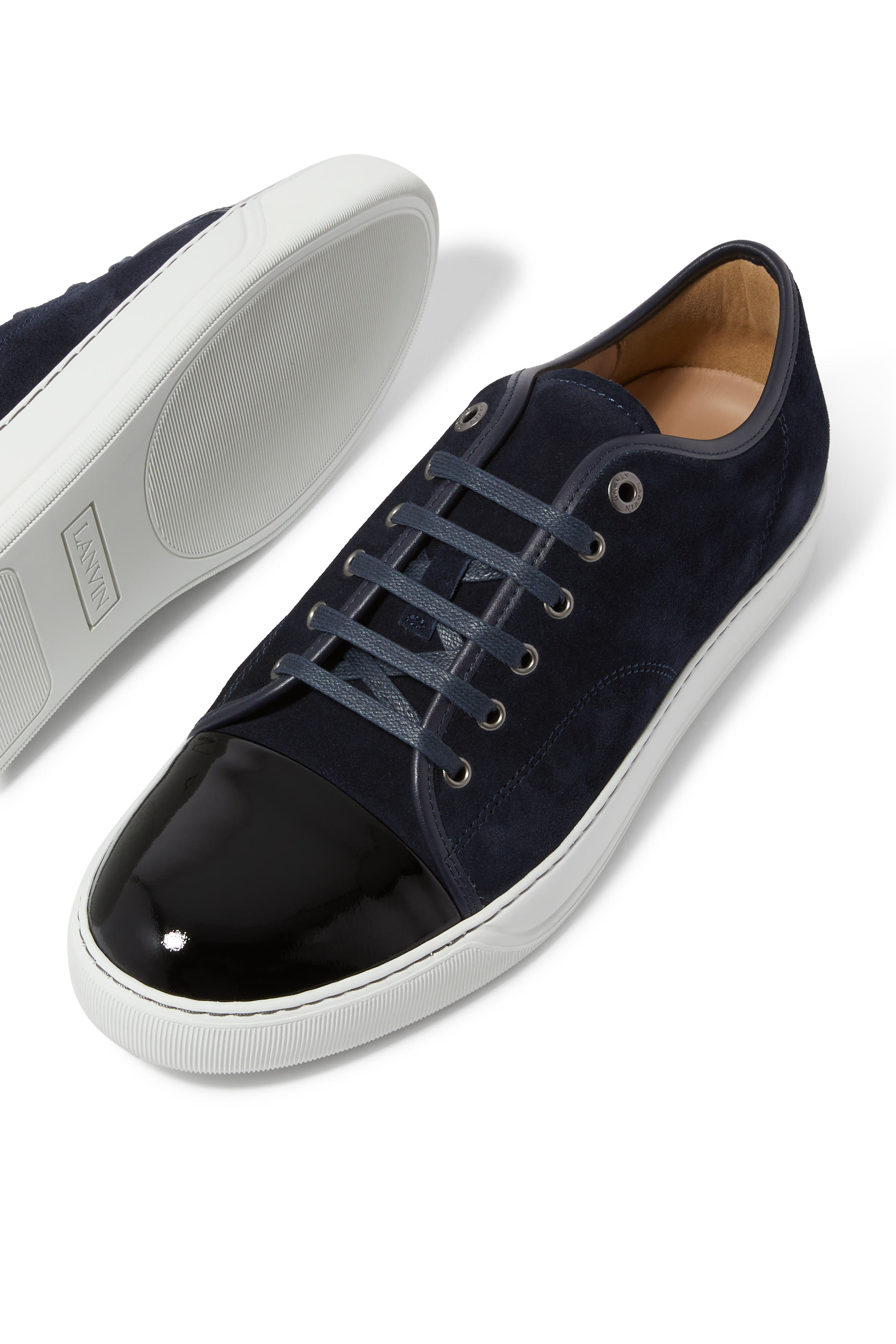 سنيكرز دي بي بي 1 شمواه وجلد لامع