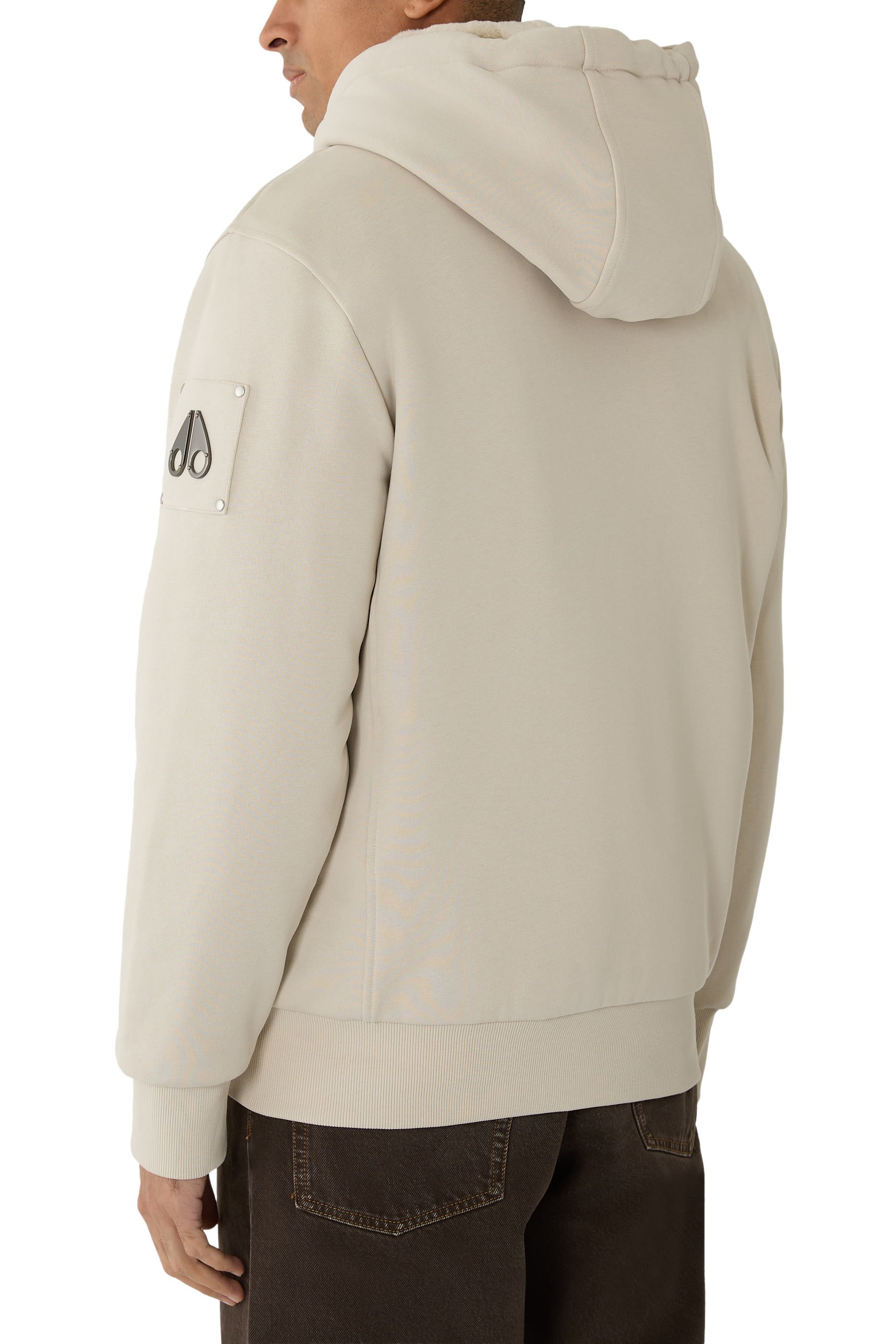 هودي بسحاب وشعار الماركة