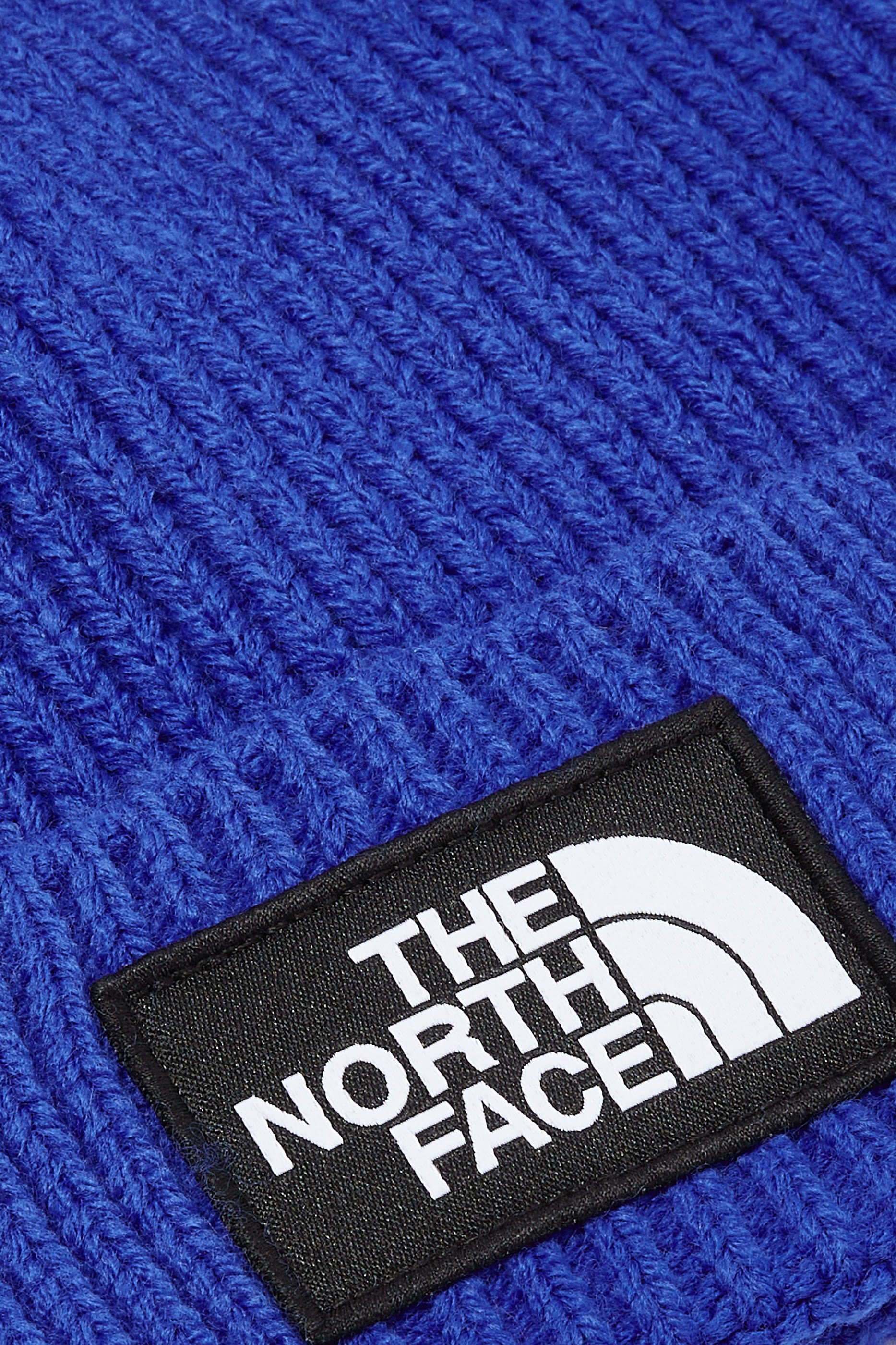 قبعة بيني بحافة مطوية ورقعة مربعة بشعار الماركة