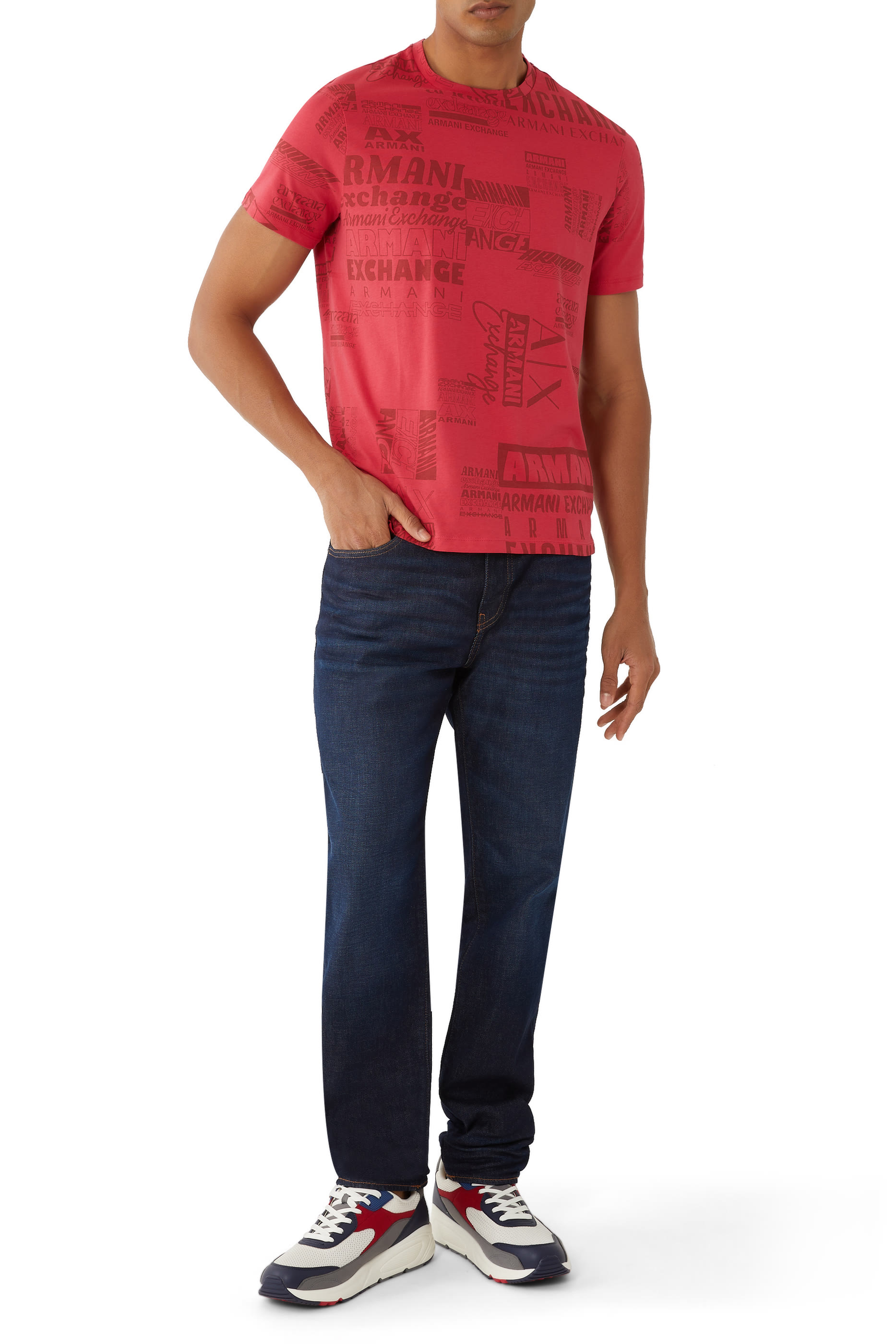 بنطال جينز بقصة مريحة