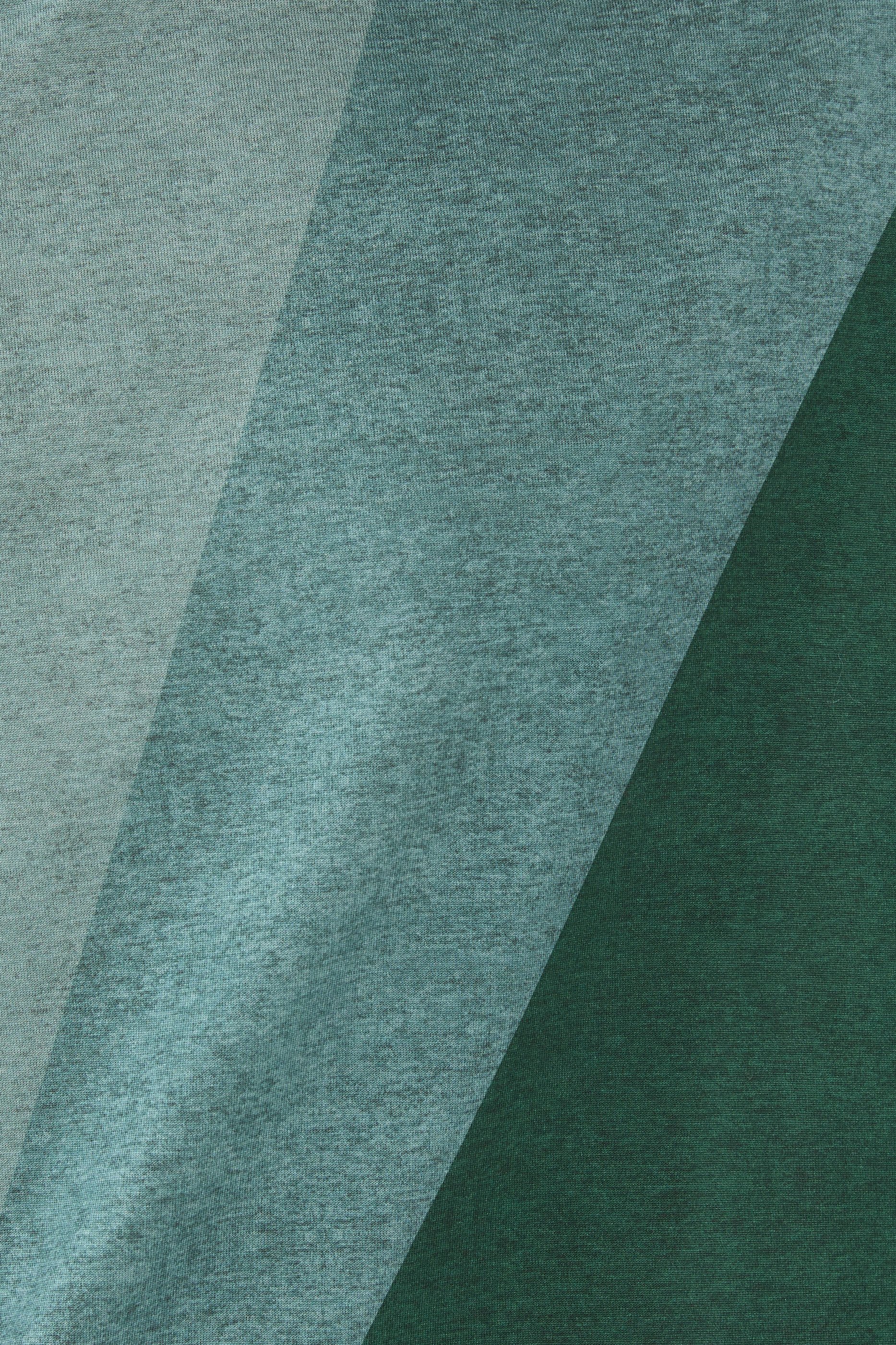 تيشيرت بأكمام قصيرة