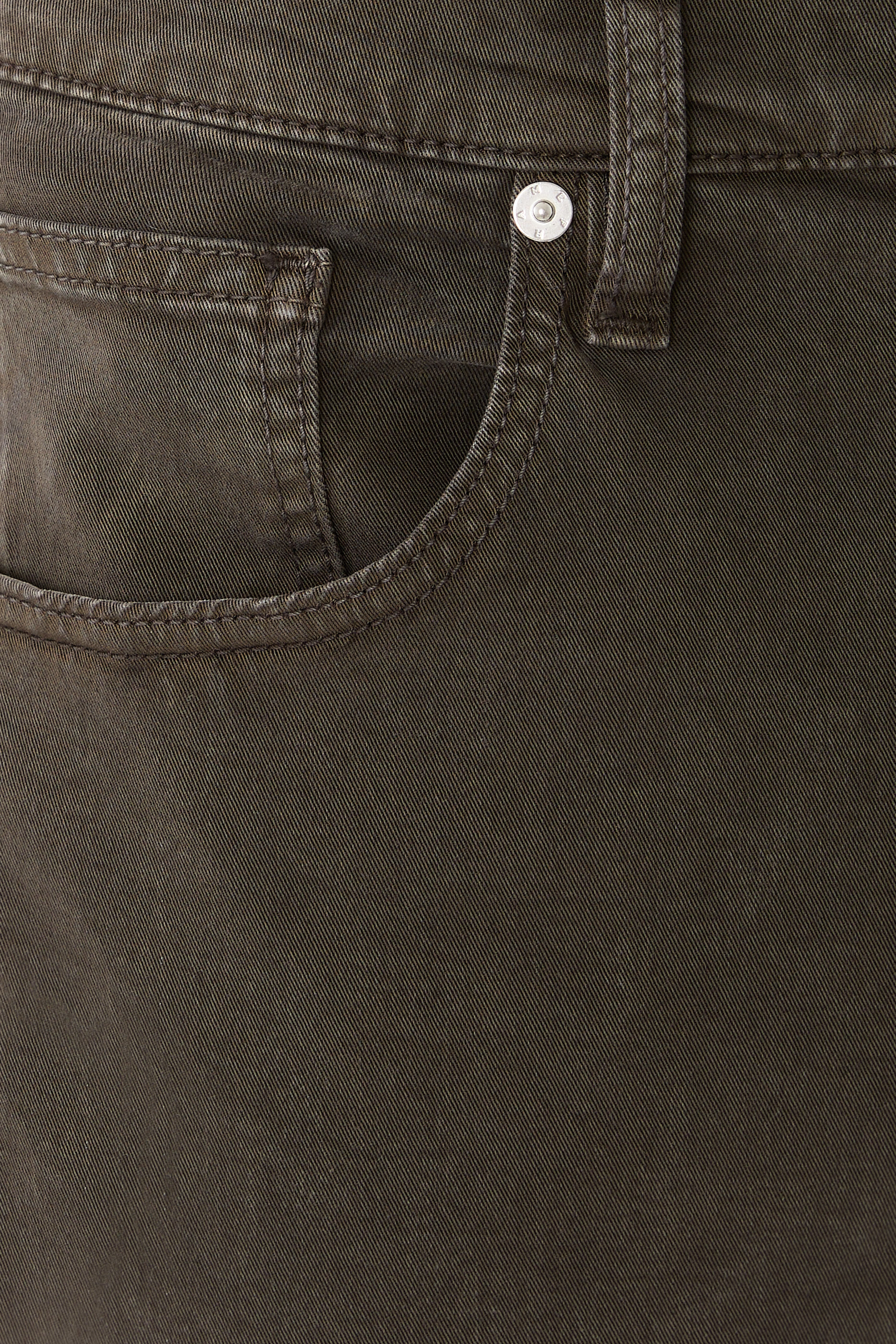 بنطال جينز مودرن بقصة ساق مستقيمة