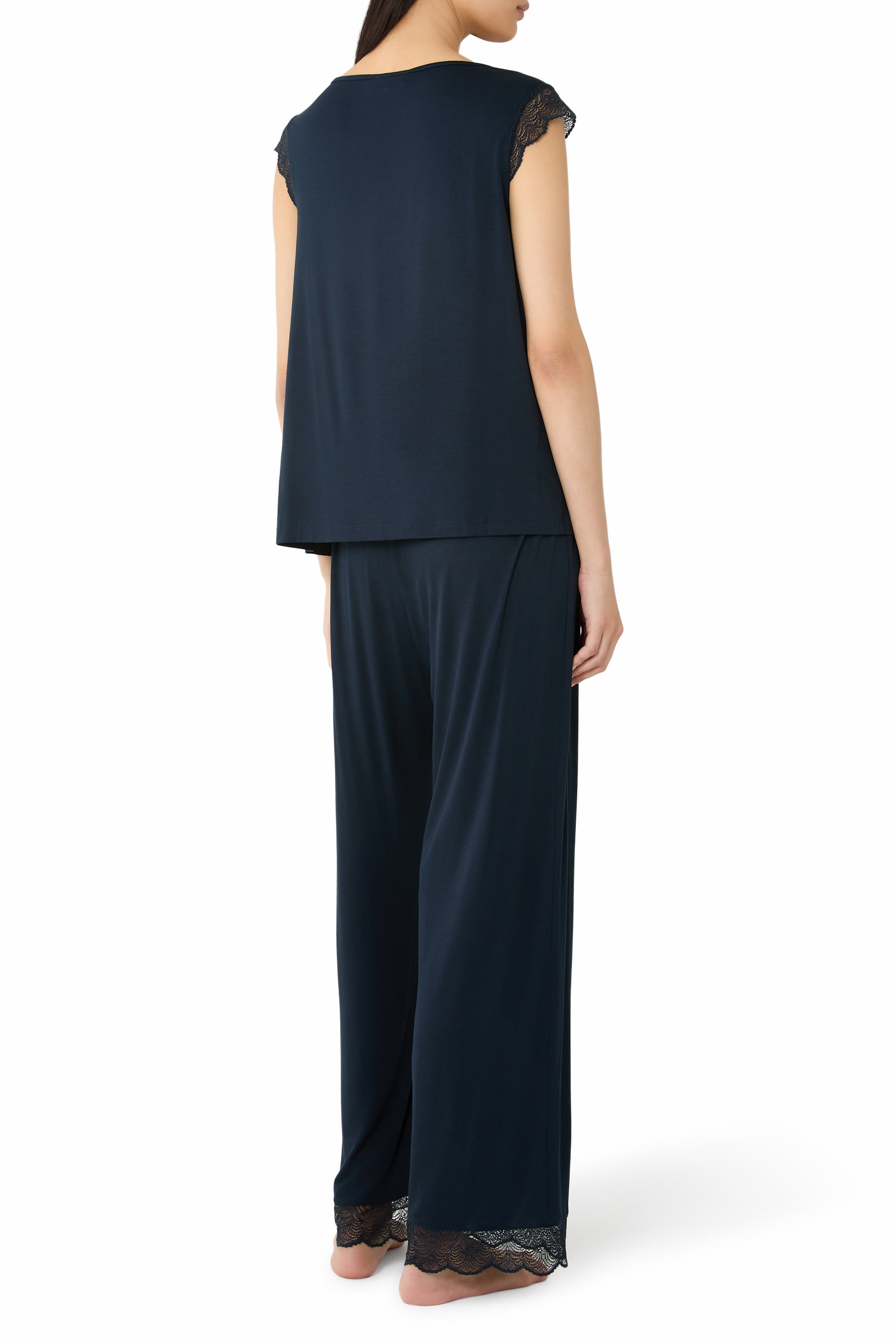 طقم بيجامة جيرسيه بتفاصيل دانتيل