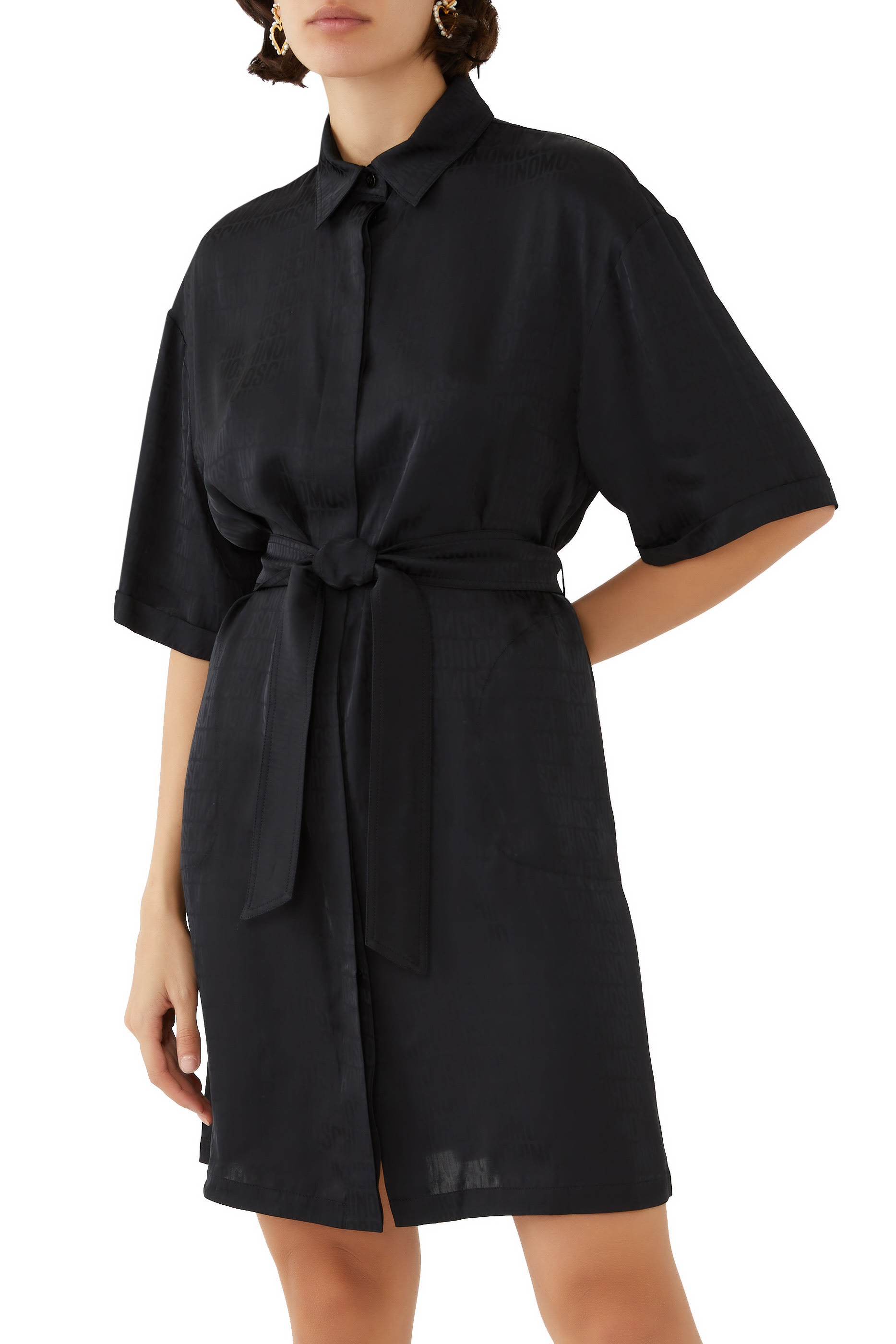 فستان بتصميم قميص بشعار الماركة