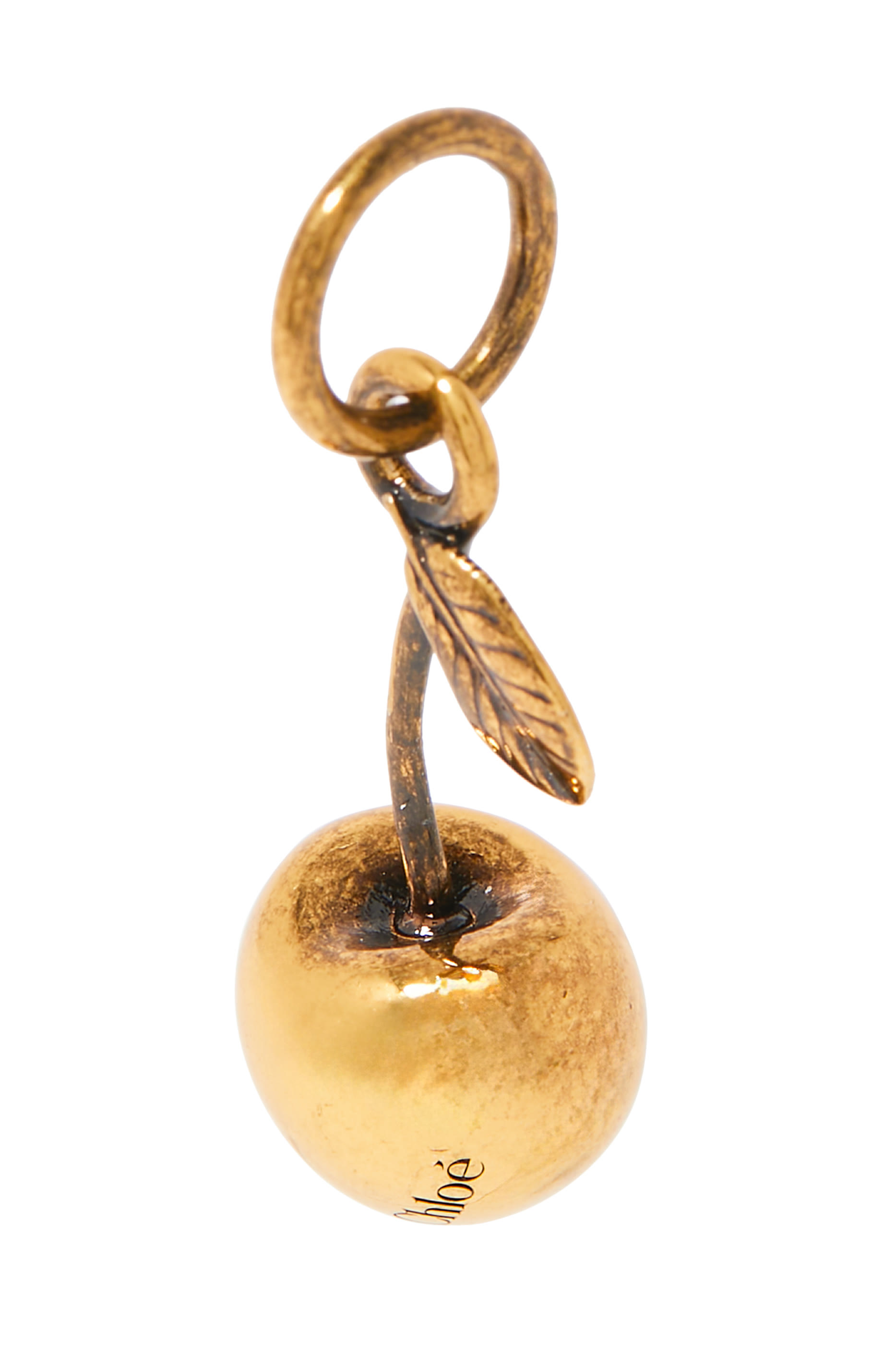 حلية بتصميم كرزة