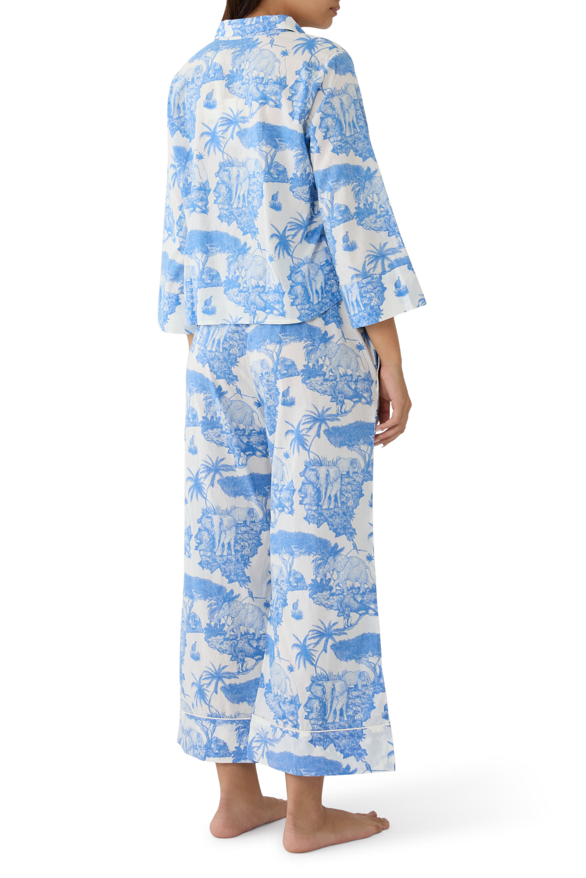 طقم قميص مربعة وبنطال بقصة ساق واسعة بنقشة نمر