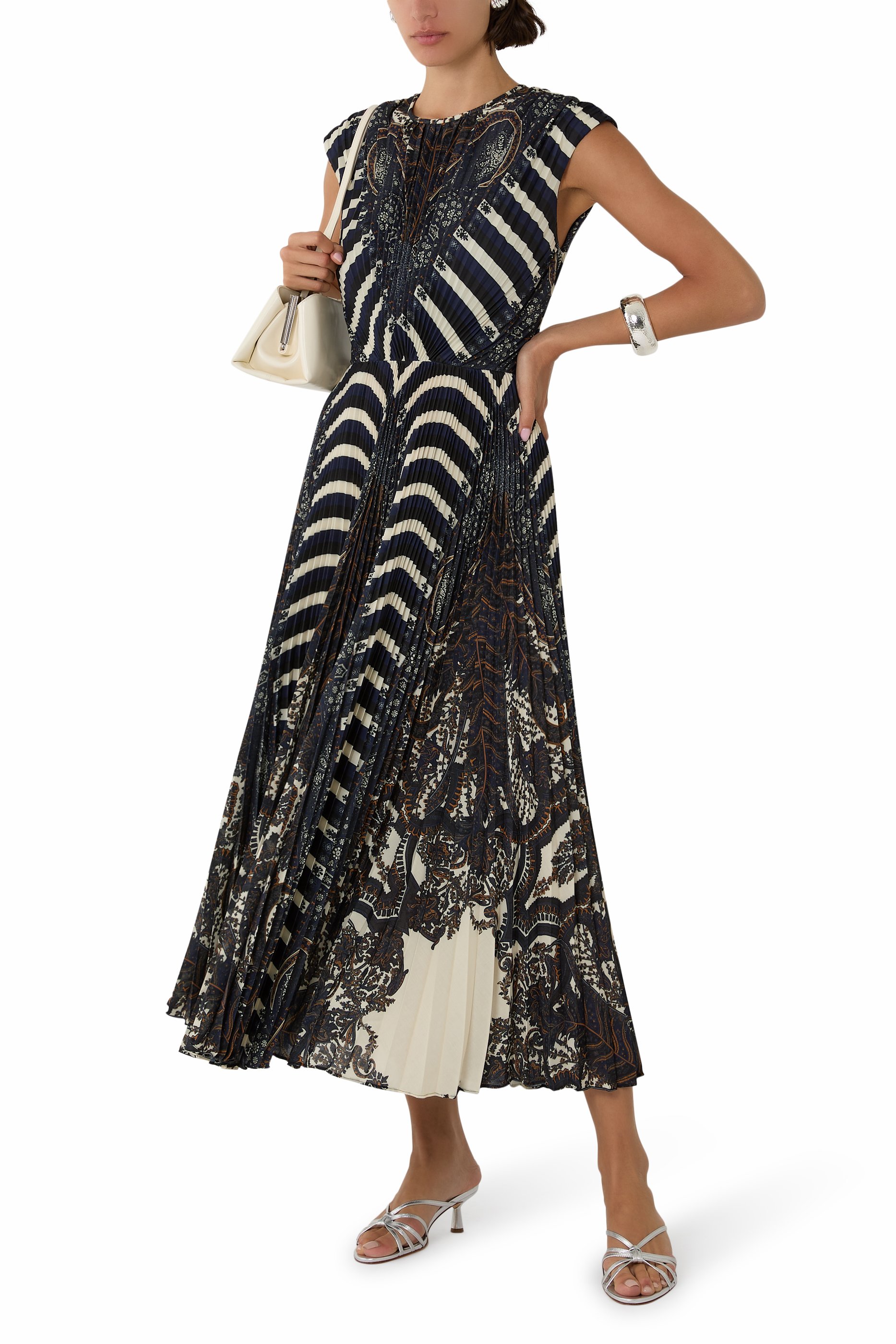 فستان فيوليتا متوسط الطول بلا أكمام وبطيات