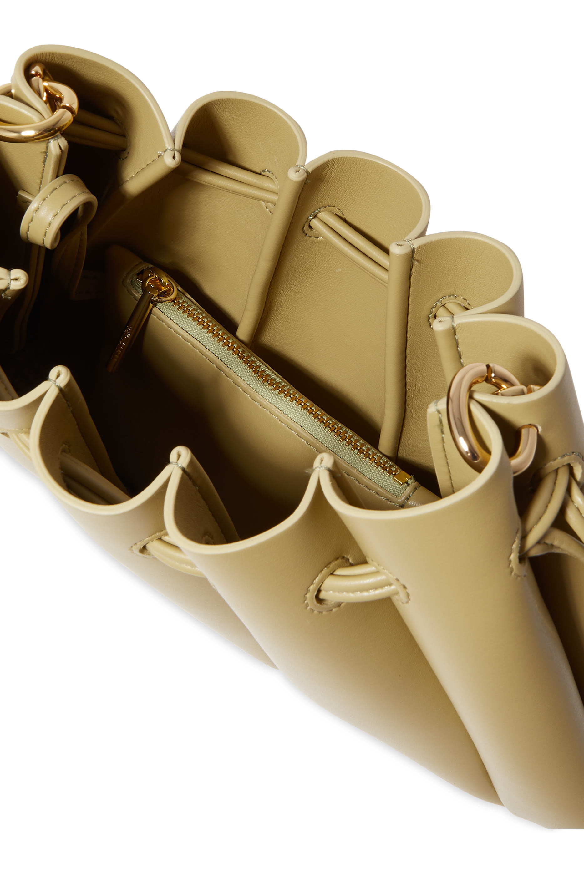 حقيبة كروس دافني بطيّات قماش نباتي