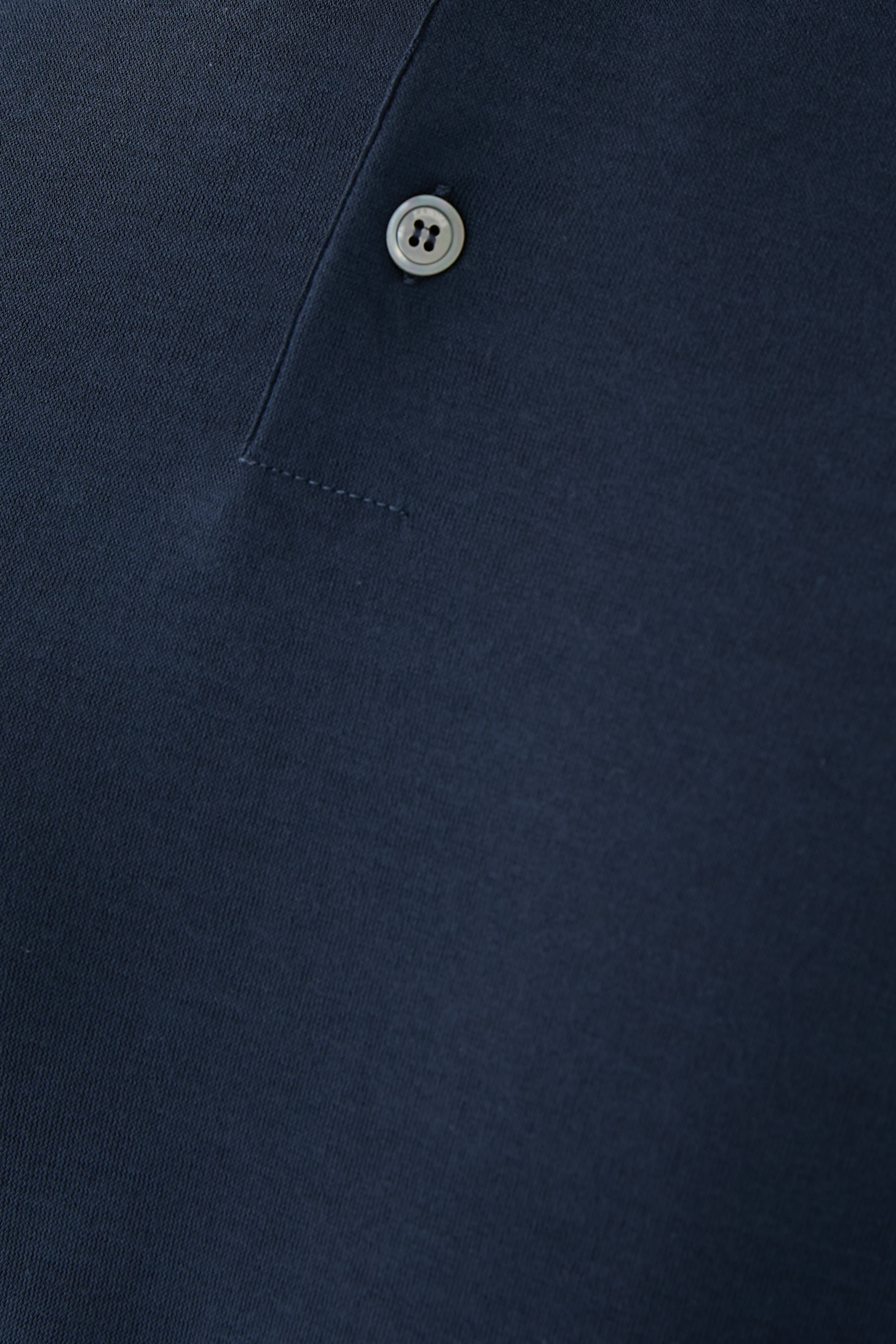 قميص بولو بأكمام طويلة