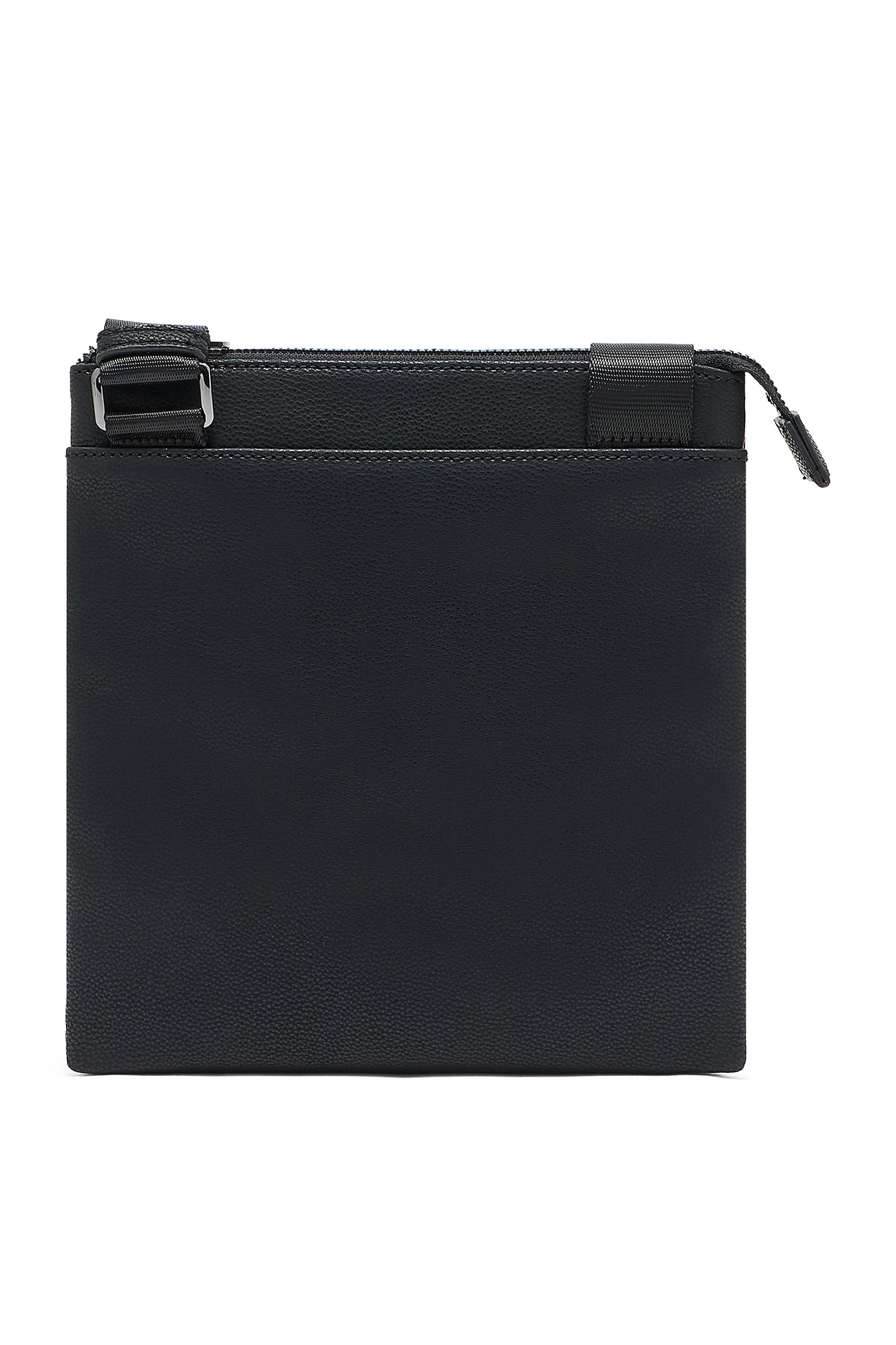 حقيبة كروس بودي بشعار الماركة