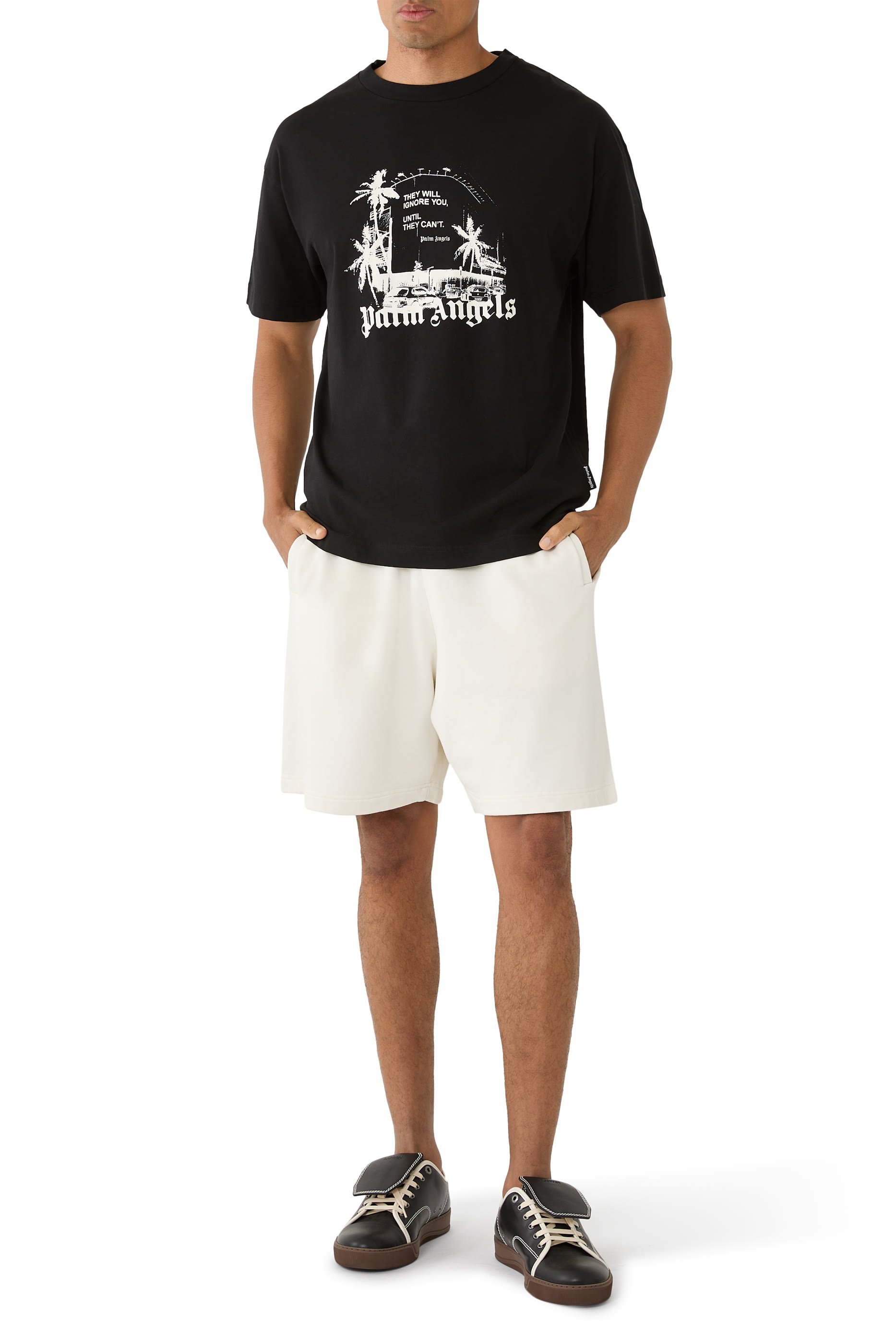 تيشيرت بنقشة أشجار نخيل وشعار الماركة