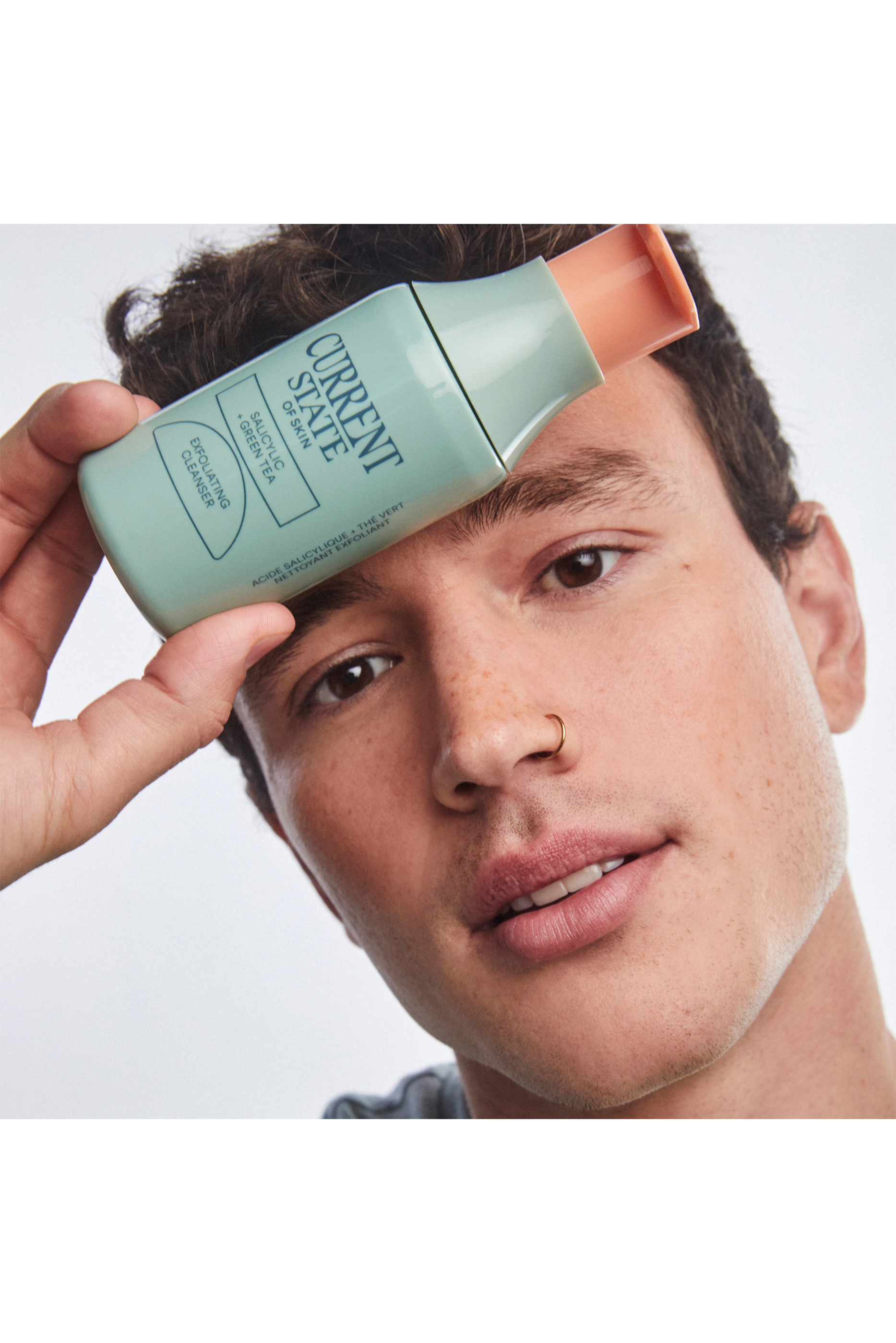 غسول مقشر بالشاي الأخضر والساليسيليك