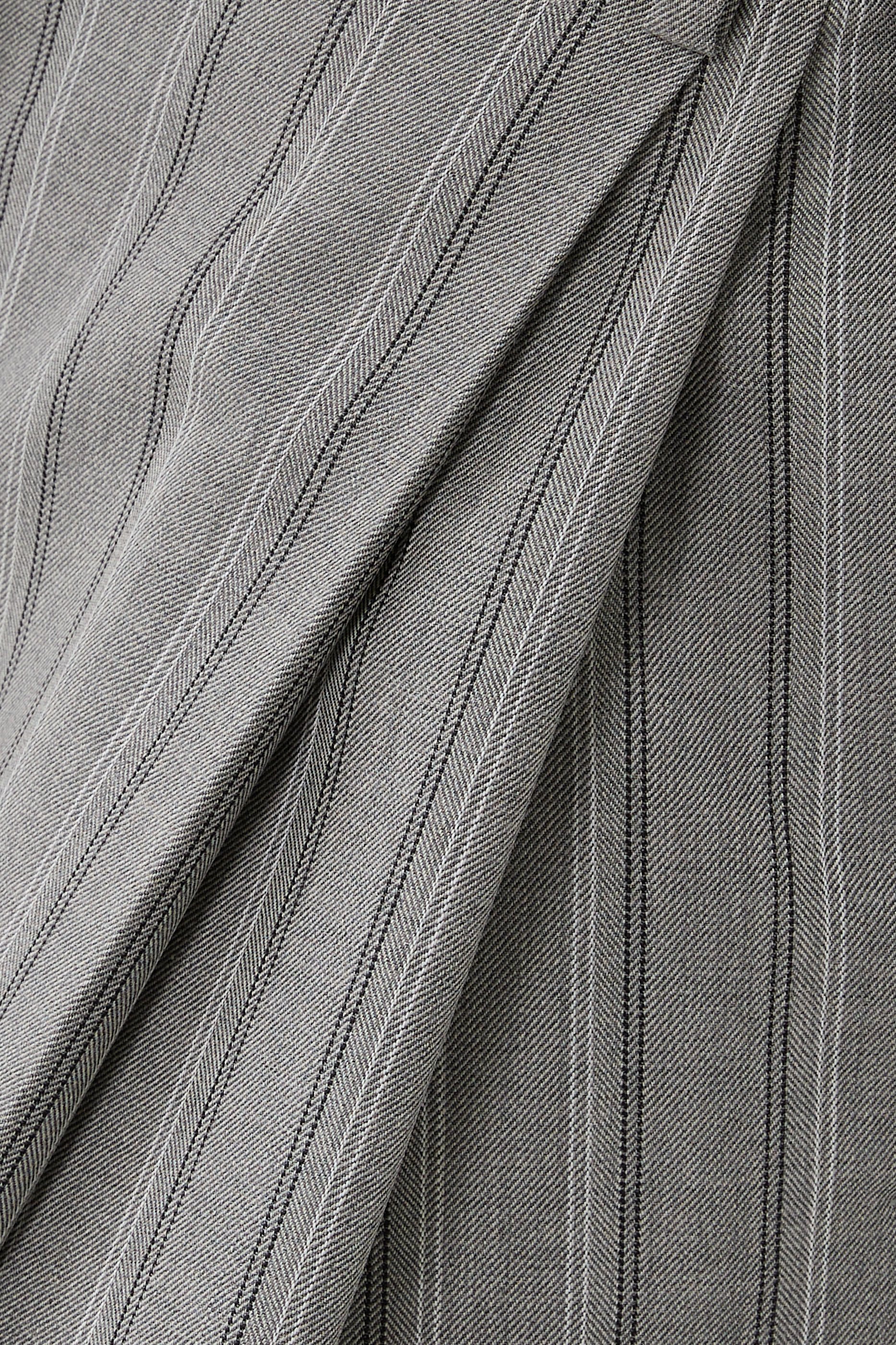 بنطال مخطط خفيف الوزن بقصة مريحة