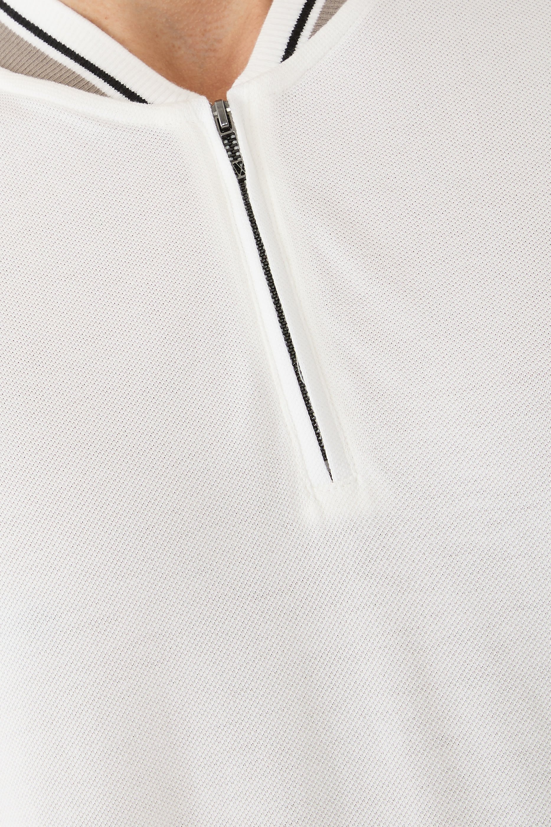 قميص بولو بسحاب قصير مزين بشعار الماركة